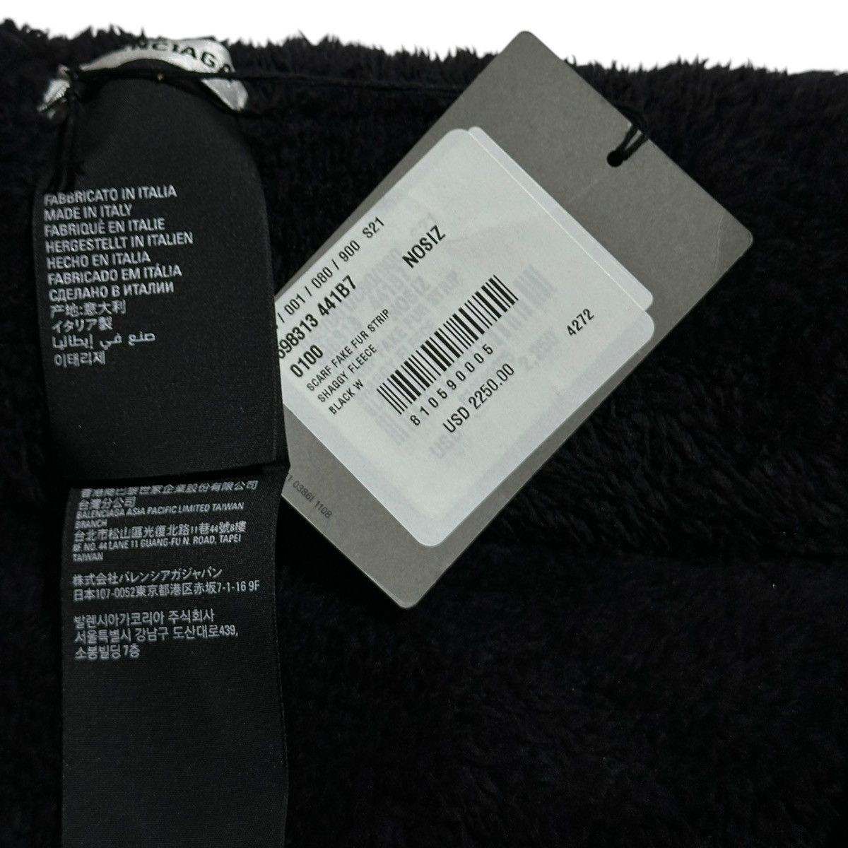 Balenciaga $2,250 Faux Fur shaggy fleece throw blanket/scarf Size ONE SIZE - 2 Thumbnail