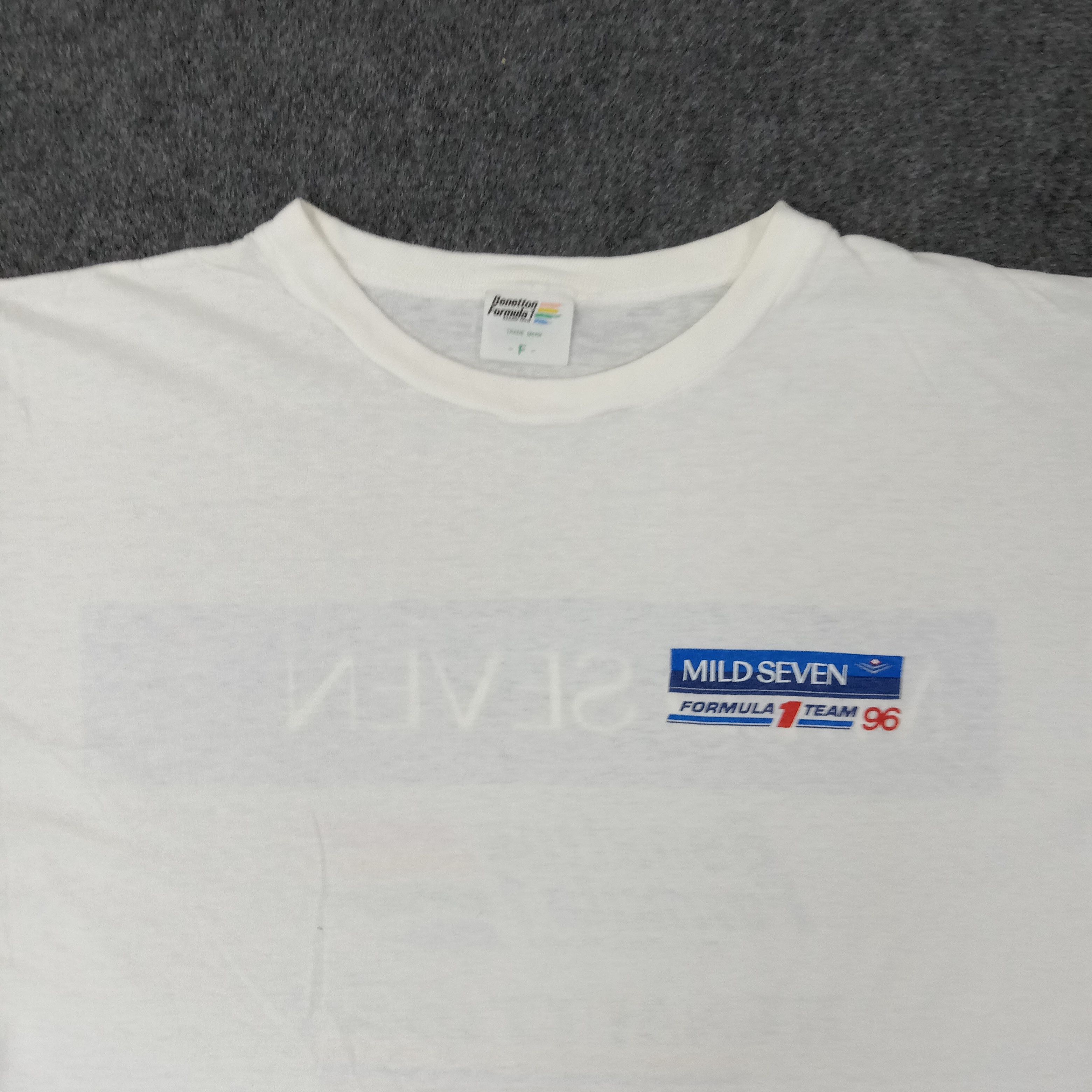 Vintage Benetton Formula 1 Racing Team Motorsports Tshirt C223N17 Size US M / EU 48-50 / 2 - 4 Thumbnail