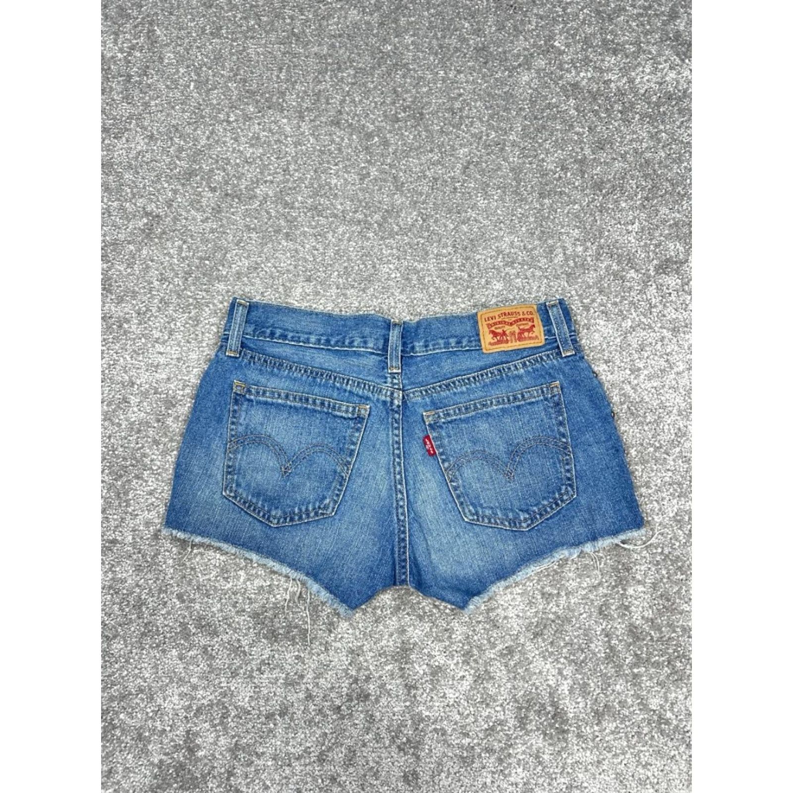 Levi's VINTAGE Levi's Shorts Womens 26 Medium Wash Denim Cut-Offs Studded Casual Summer Girls Size 26" / US 2 / IT 38 - 8 Thumbnail