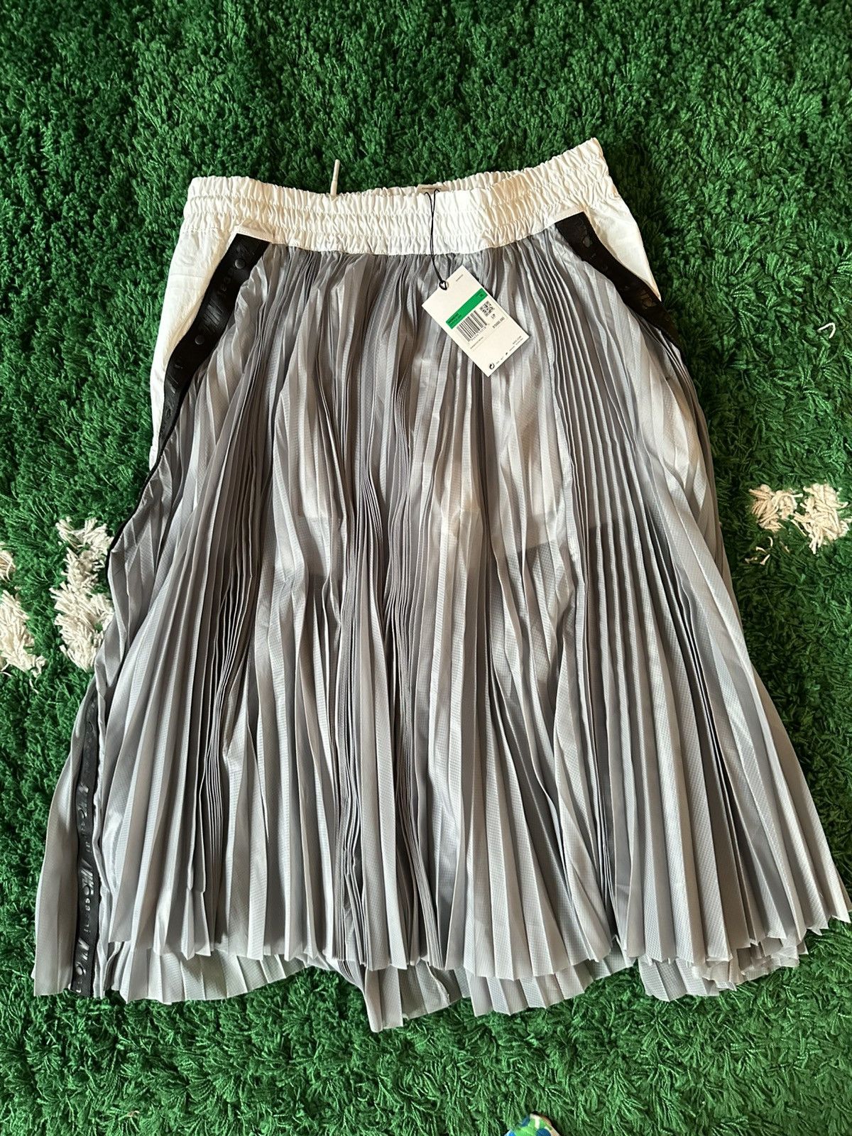 Nike × Sacai Nike x sacai 'White Grey' Pleated Skirt Short Womens Size XL Size 38" / US 16 / IT 52 - 1 Thumbnail
