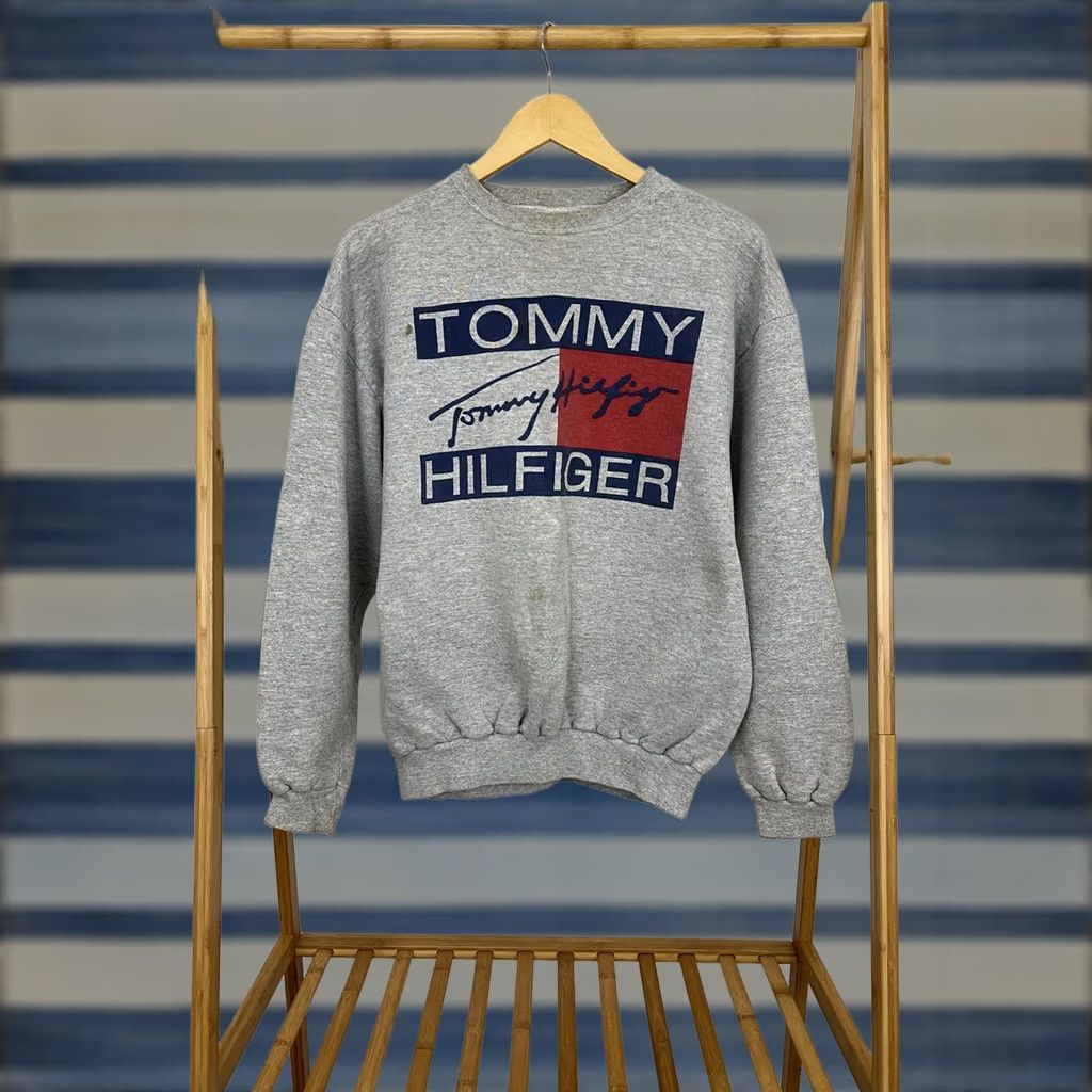 Tommy Hilfiger VTG Tommy Hilfiger Big Flag Logo Sweatshirt XL Gray USA Mens Pullover Logo Size US XL / EU 56 / 4 - 1 Thumbnail
