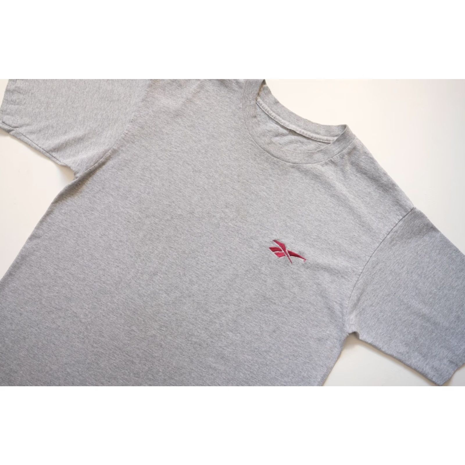 Reebok VINTAGE Reebok T-Shirt Gray Cotton 90s Embroidered Mini Logo Graphic Active Crew Neck Short Sleeve LG Mens Shirt Size US L / EU 52-54 / 3 - 5 Thumbnail