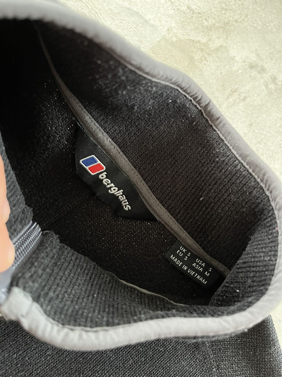 Berghaus Vintage Berghaus Polar Fleece Zip Jacket Black Outdoor Size US S / EU 44-46 / 1 - 9 Thumbnail