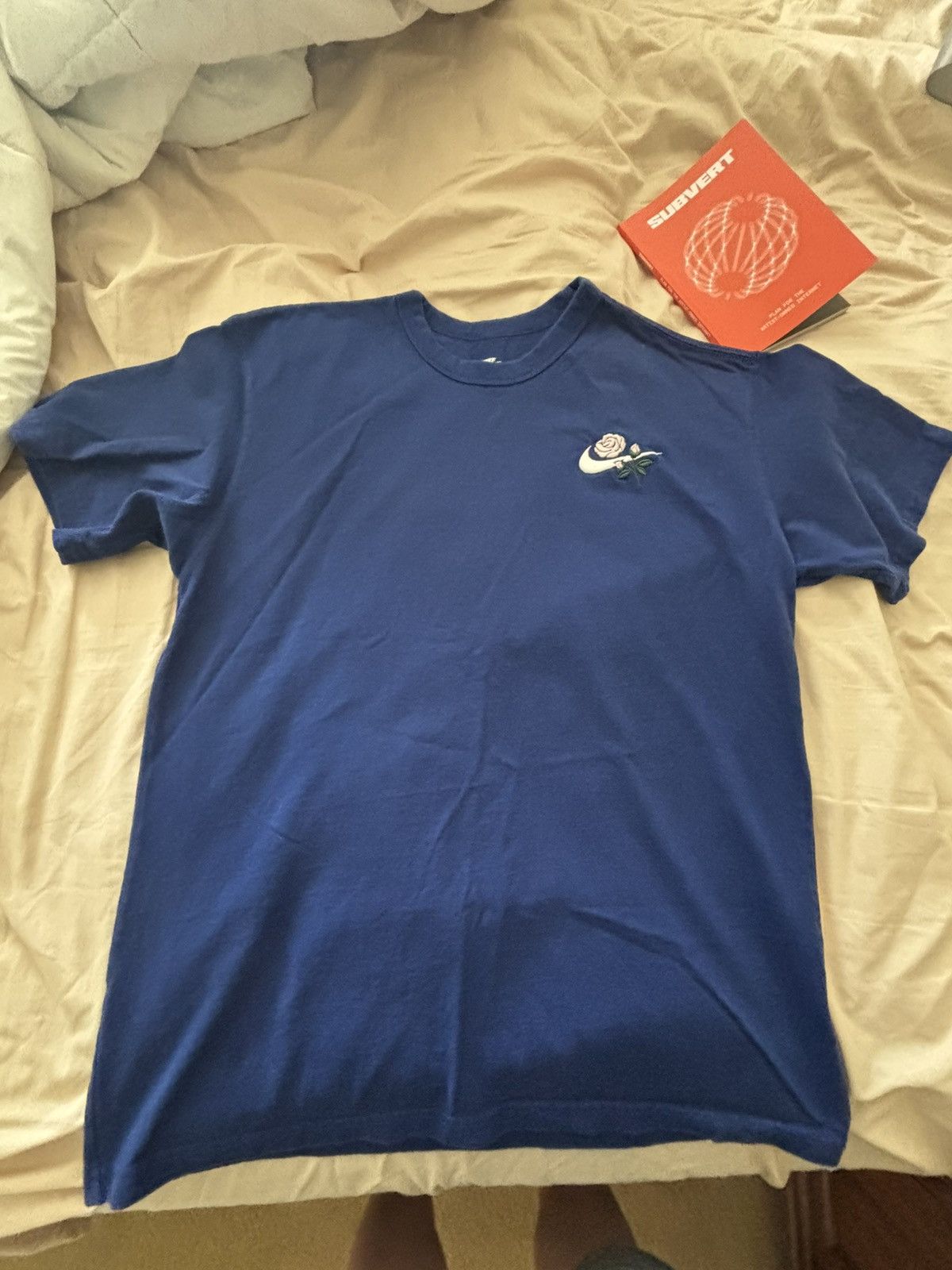 Nike The Nike Tee - Embroidered Rose Size US M / EU 48-50 / 2 - 1 Thumbnail