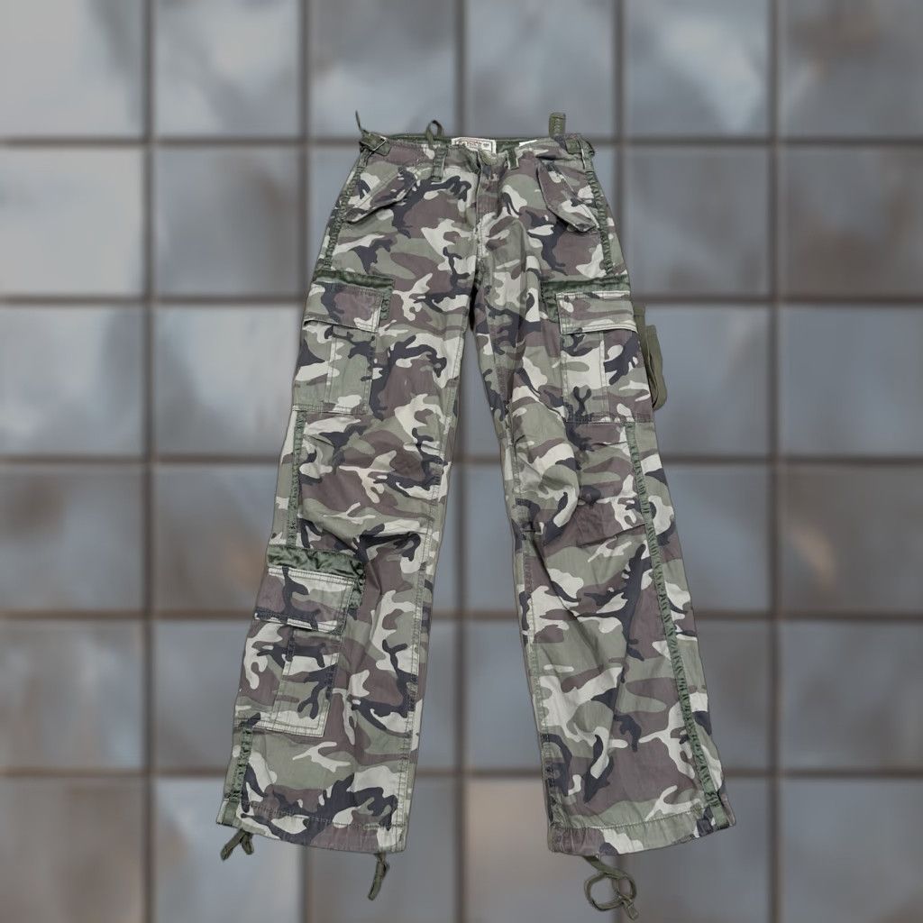 Abercrombie & Fitch VINTAGE Abercrombie & Fitch Pants Womens 28x30.5 Camo Cargo Y2K Baggy Paratooper Green Cotton Blend Twill Relaxed Straight Mens? No. Size 28" / US 6 / IT 42 - 1 Thumbnail
