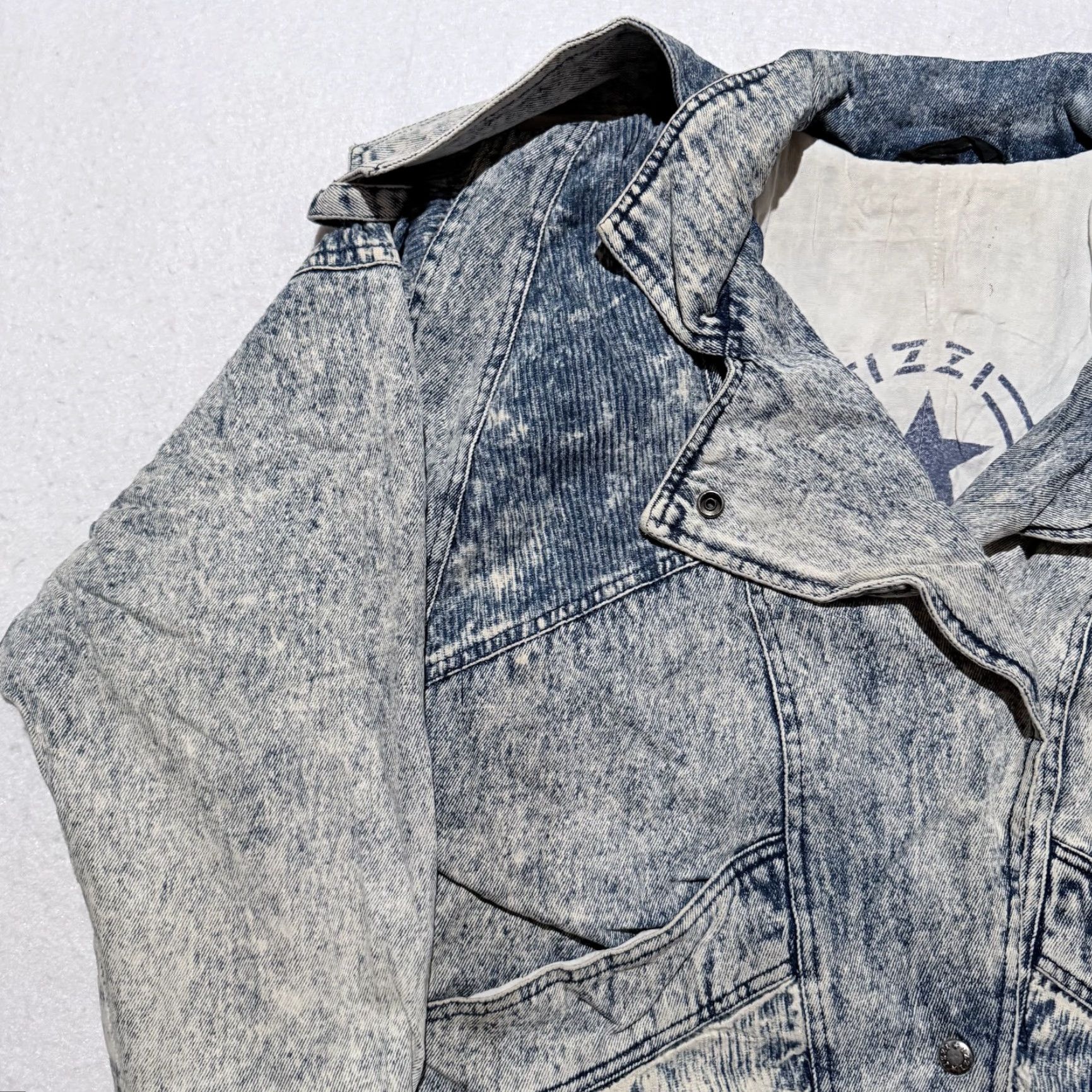Denime VINTAGE Izzi Puffer Jacket Women's Blue Acid Wash Denim Frayed Cuffs Retro XL Jacket - Denim Blue Puffer Women's Izzi Vintage 90s Retro Size XL / US 12-14 / IT 48-50 - 3 Thumbnail