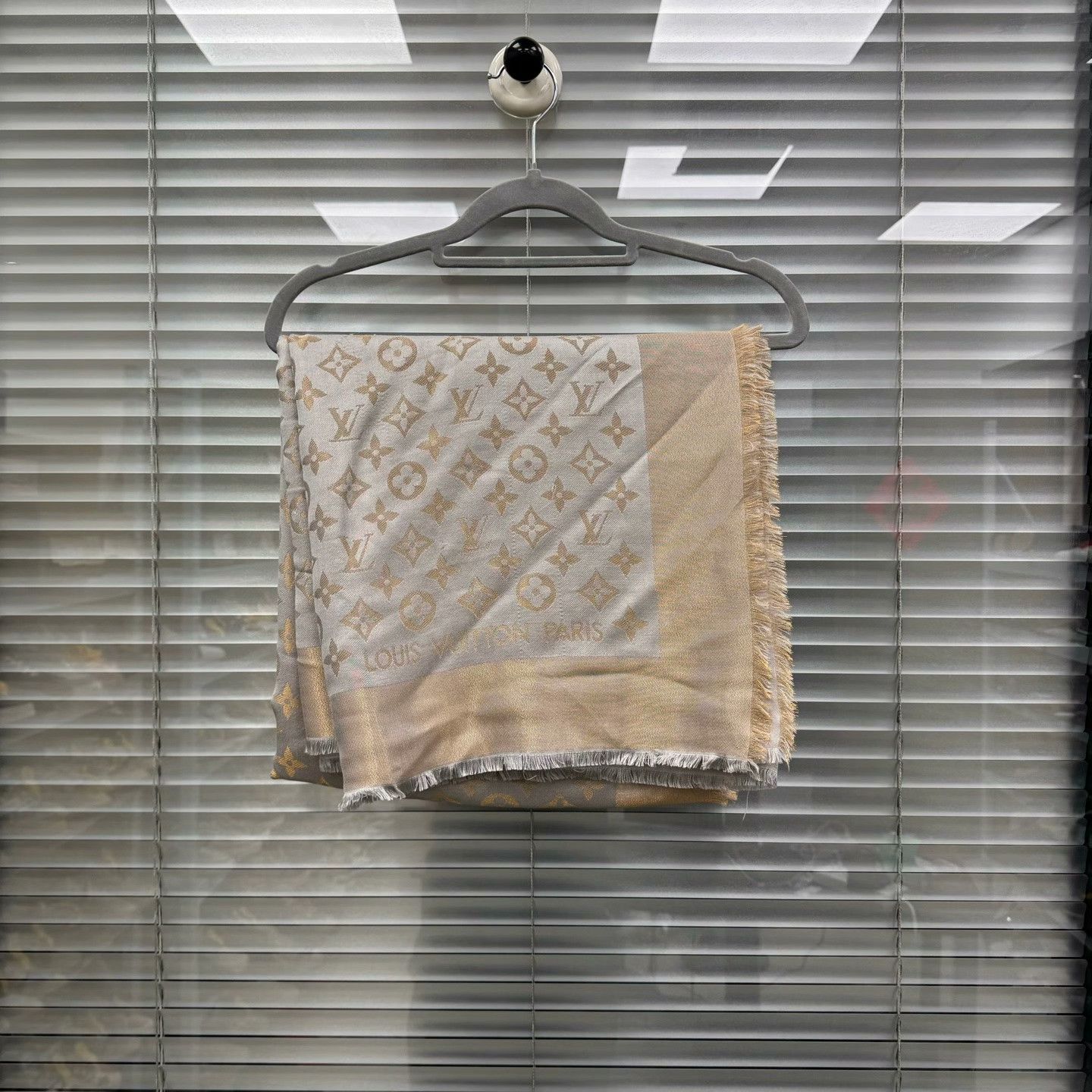 Louis Vuitton Louis Vuitton Silk Gold Scarf S Men Size ONE SIZE - 1 Thumbnail