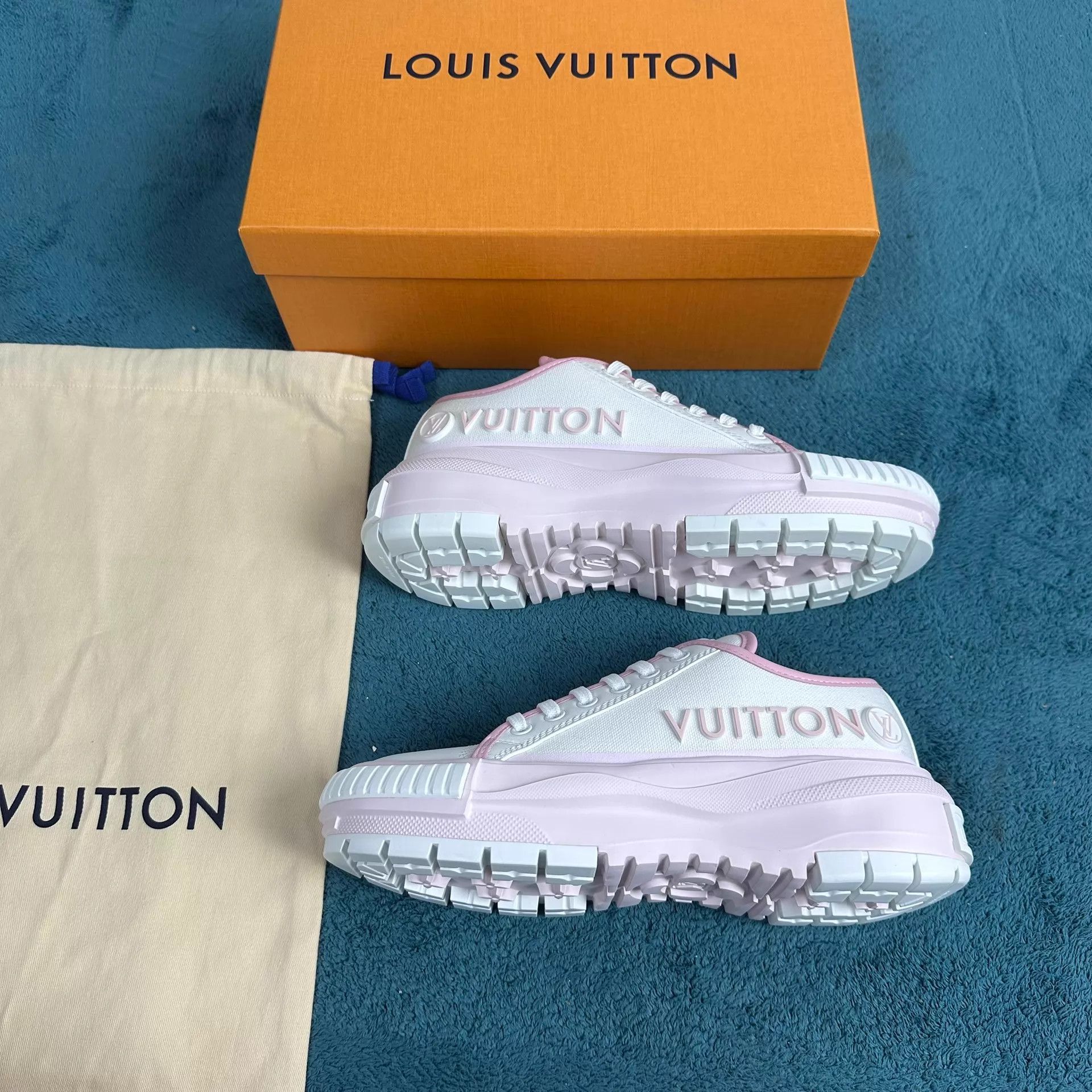 Louis Vuitton lv squad low top casual sneakers women's white & pink 36.5 Size US 6 / IT 36 - 2 Thumbnail