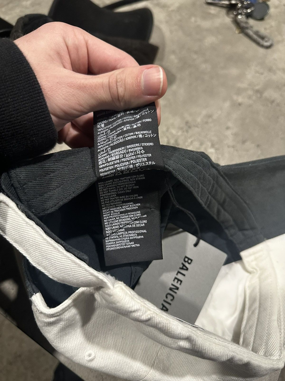 Balenciaga balenciaga 50/50 piercing cap Size ONE SIZE - 6 Thumbnail