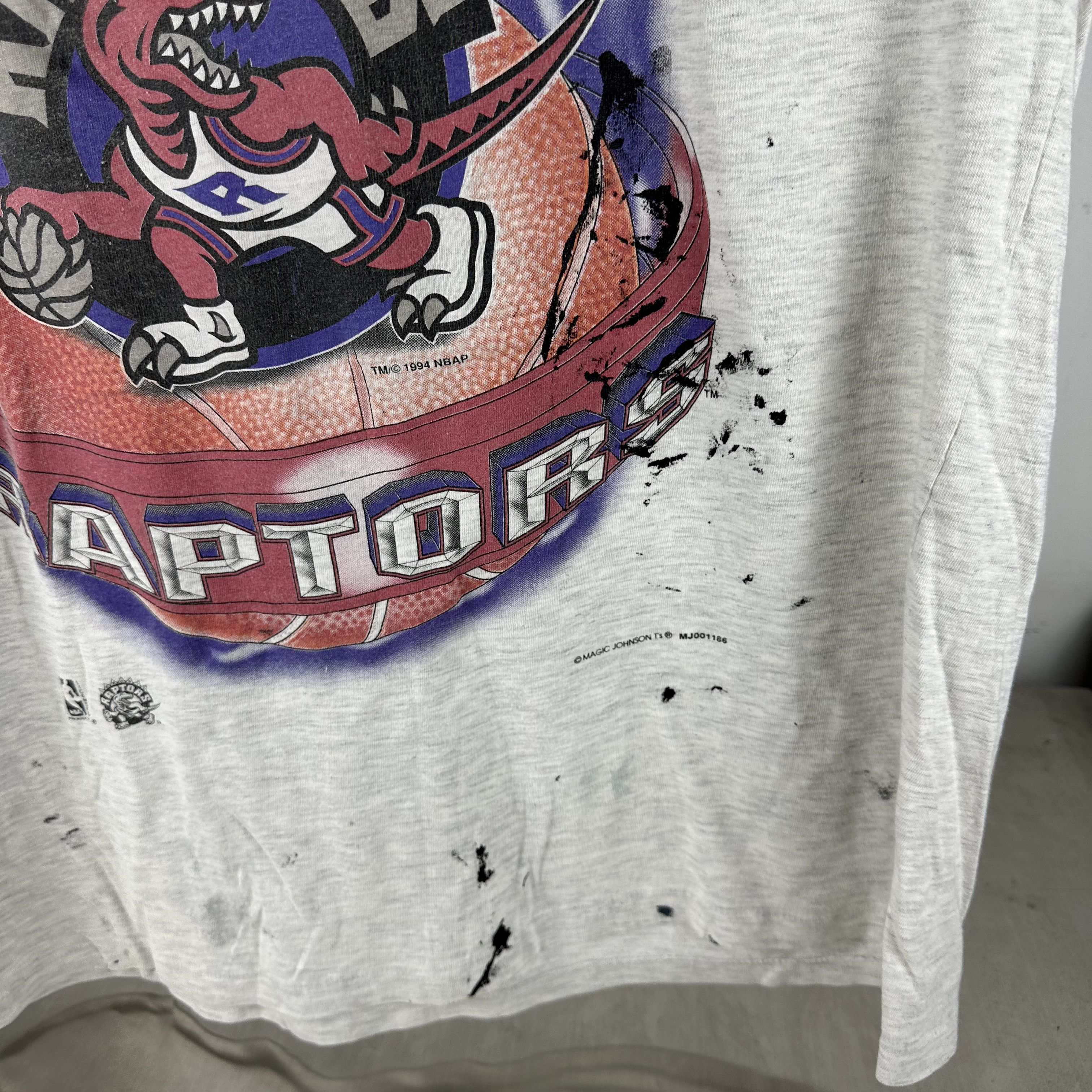 Vintage Vintage 1994 Toronto Raptors NBA Basketball Flame T-shirt Size US XL / EU 56 / 4 - 6 Thumbnail
