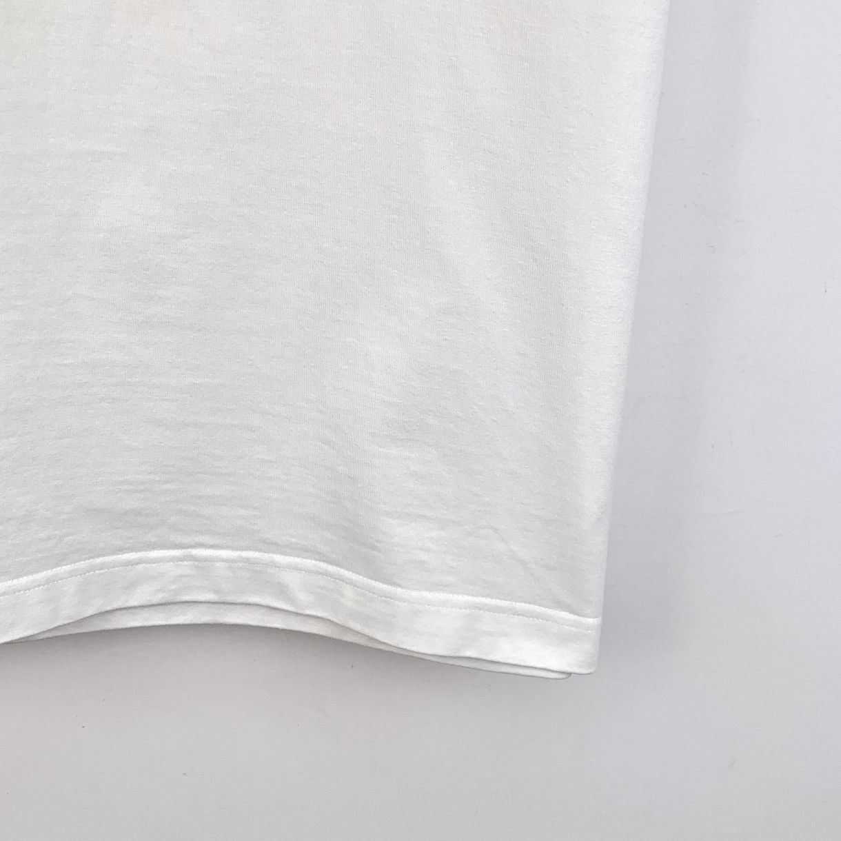 Louis Vuitton Louis Vuitton 22 White Logo Embroidered Cotton T-Shirt Size US XXL / EU 58 / 5 - 4 Thumbnail