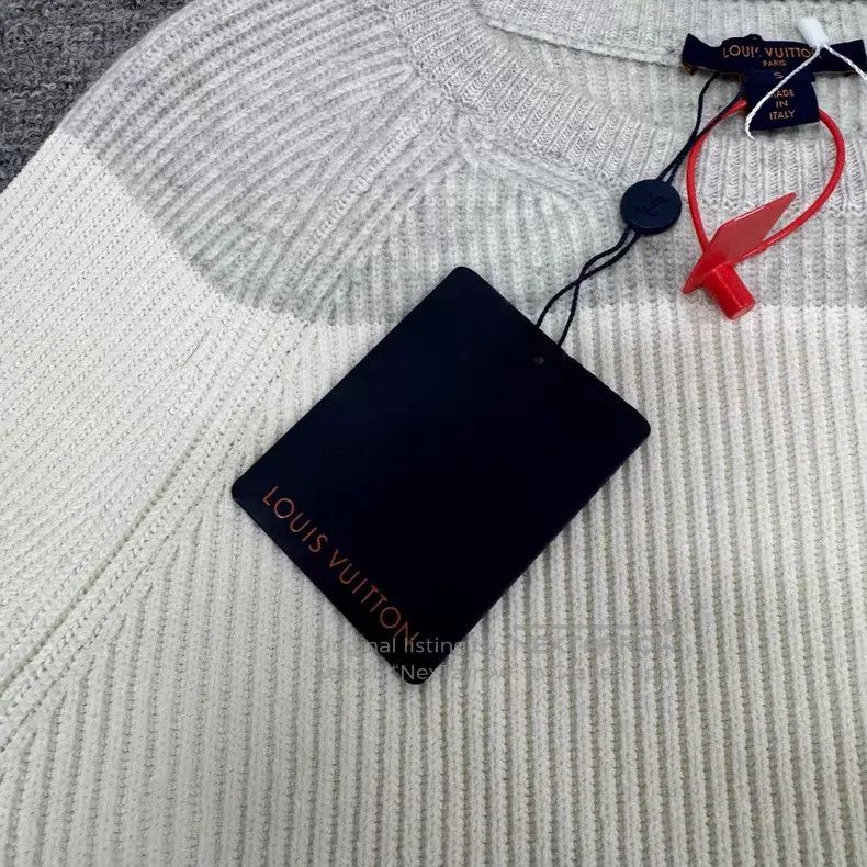 Louis Vuitton Louis Vuitton Grey and white striped triangle leather labe Size US S / EU 44-46 / 1 - 4 Thumbnail