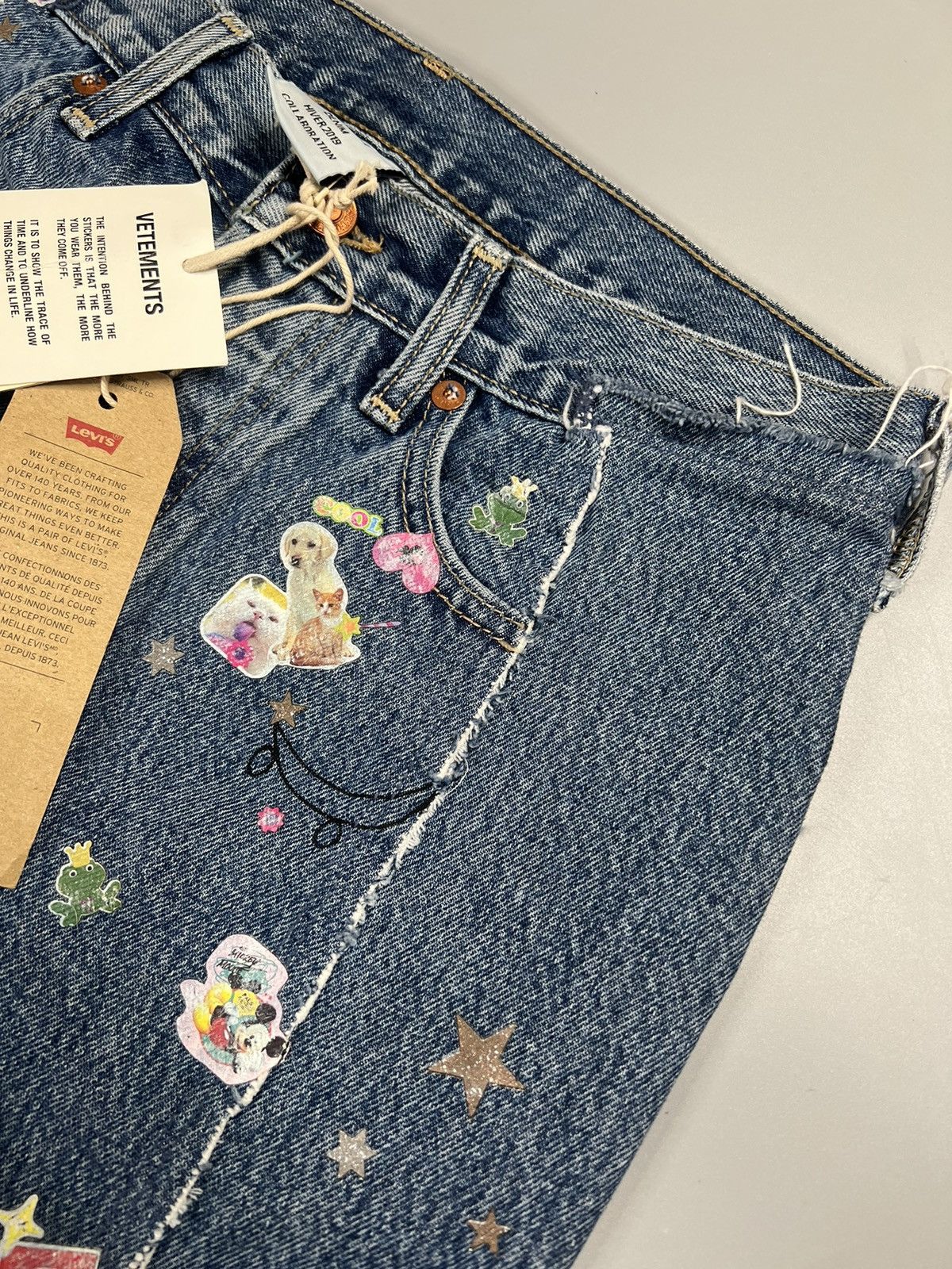 Levi's × Vetements Vetements A/W 19 Tribal & Stickers Patchwork Jeans Size US 29 - 4 Thumbnail