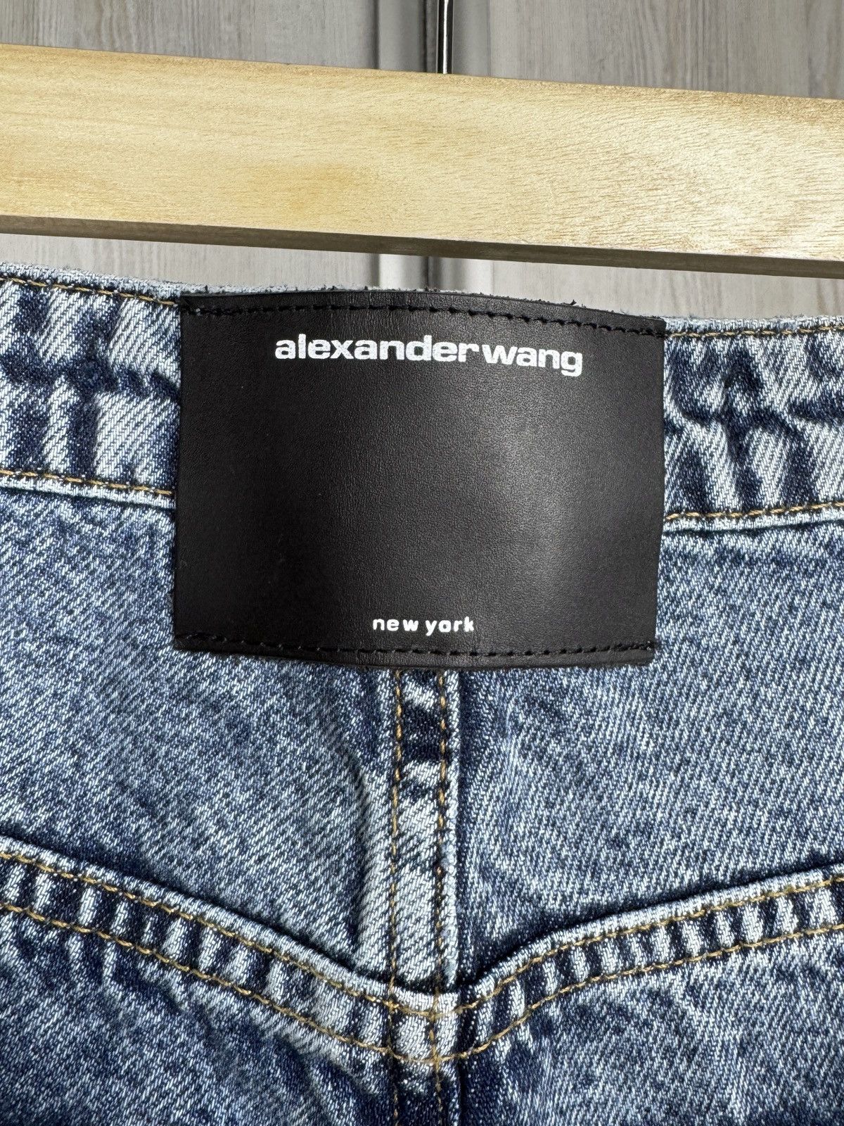 Alexander Wang Alexander Wang light blue Mom High Rise denim jeans size 28 Size 28" / US 6 / IT 42 - 8 Thumbnail
