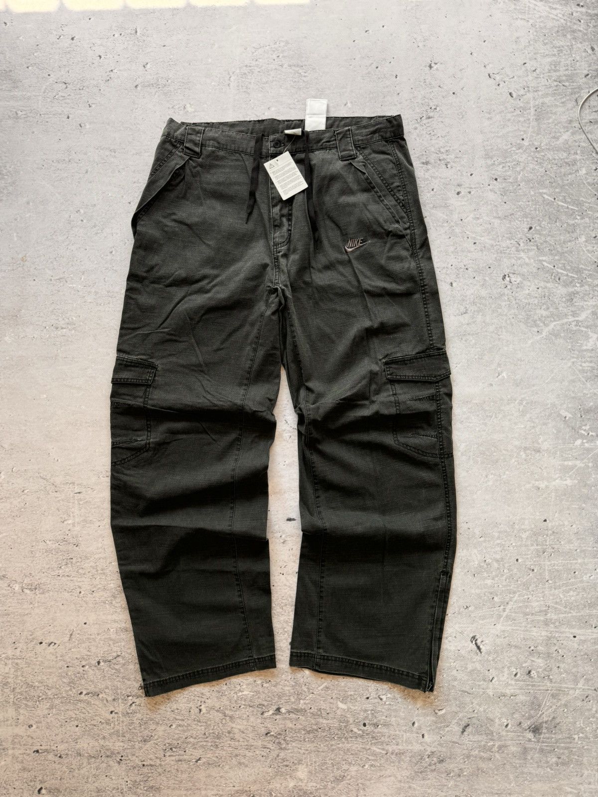 Nike × Vintage NIKE VINTAGE CARGO BASIC LOGO OVERSIZE BAGGY PANTS Size US 34 / EU 50 - 1 Thumbnail