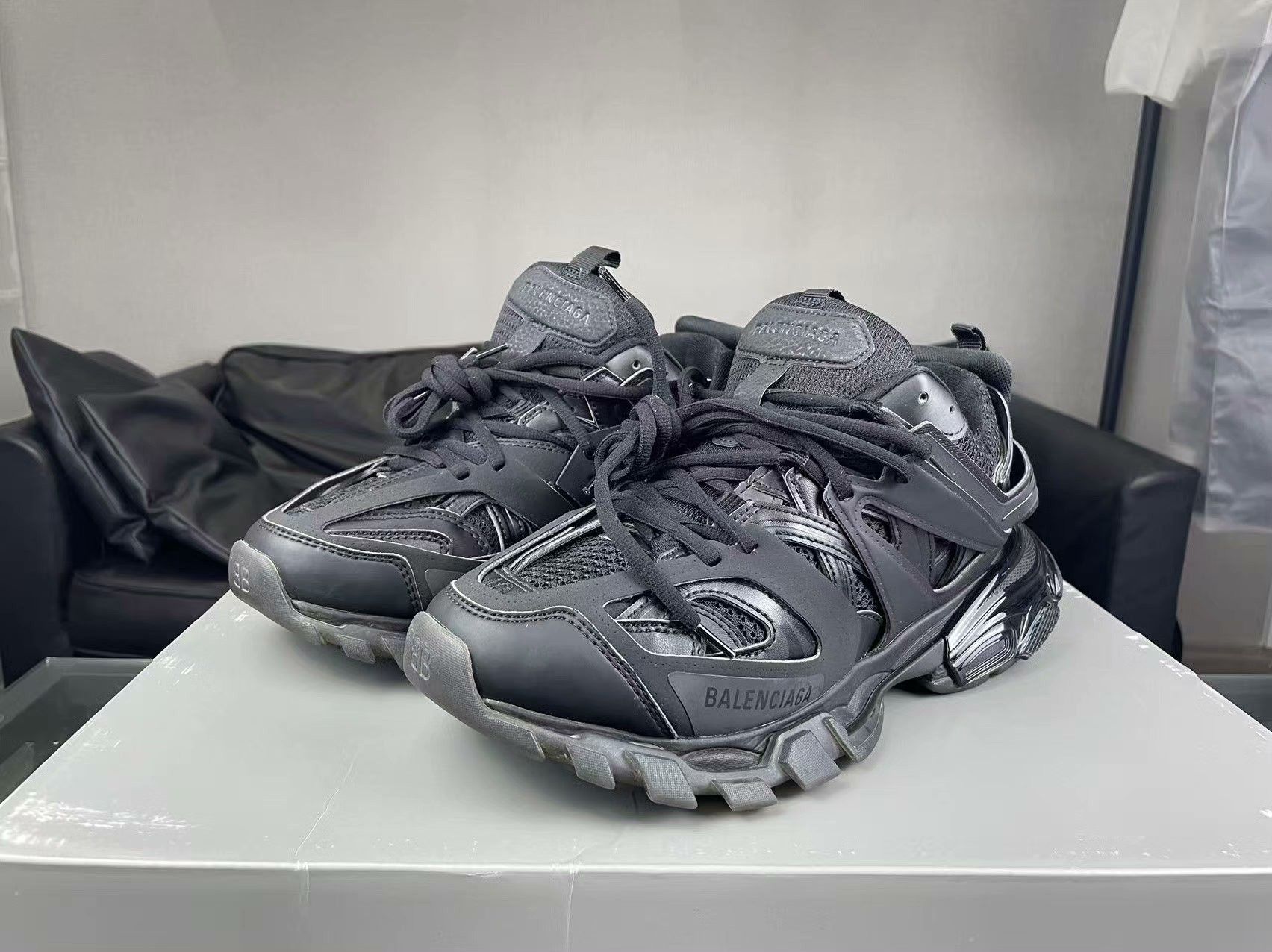 Balenciaga Balenciaga Black Lowtop Sneakers 7.5 Men Size US 7.5 / EU 40-41 - 1 Thumbnail