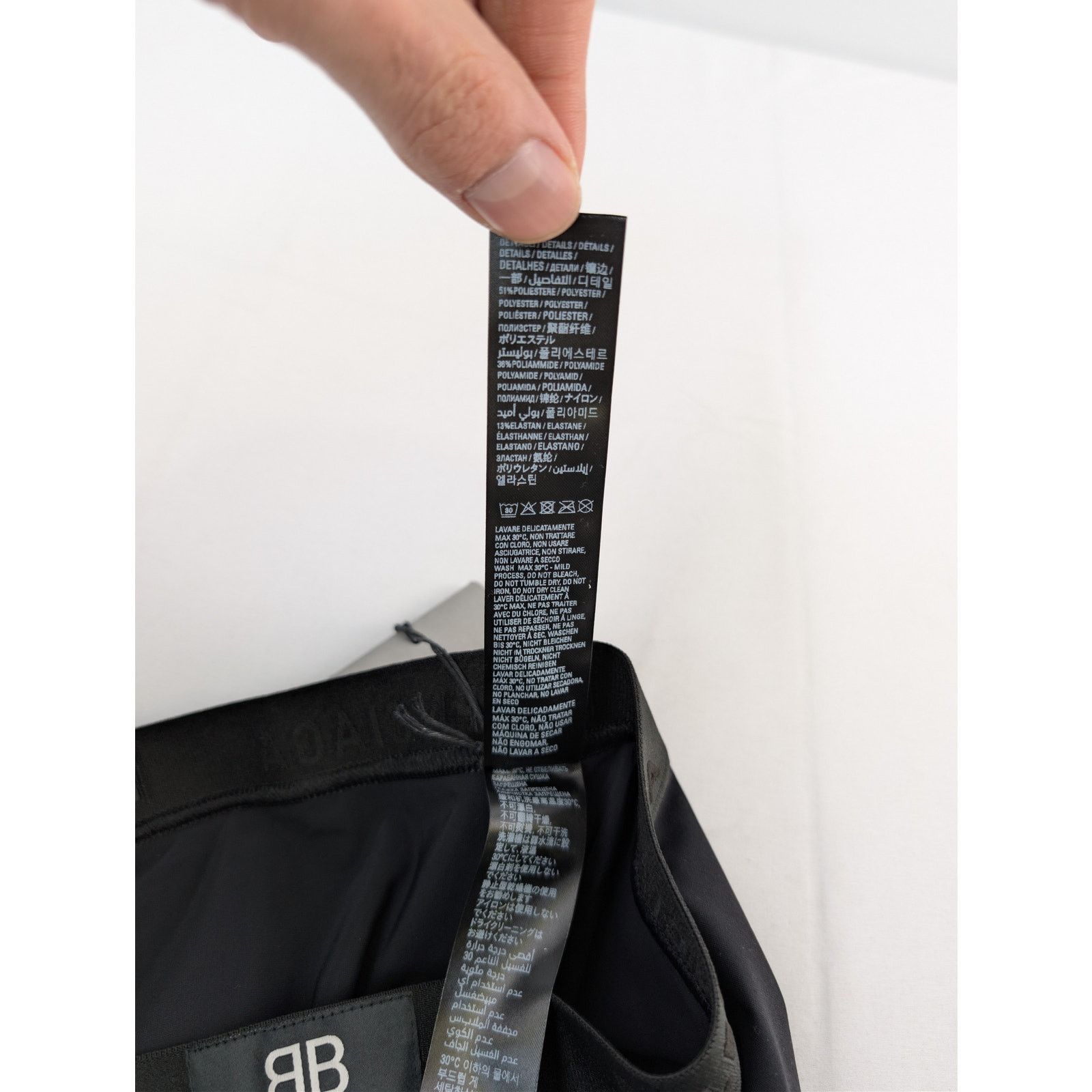 Balenciaga o1rshd1 Size: M / Swimwear Fitted Swim Trunks Short in Black Size US 32 / EU 48 - 18 Thumbnail