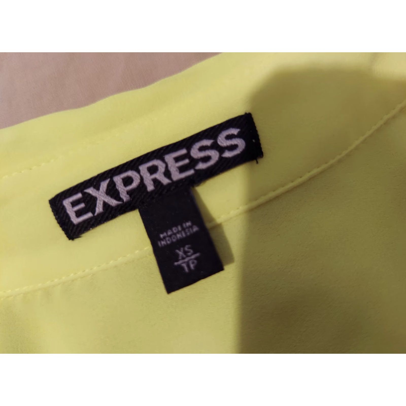 Express VINTAGE Express Shirt Womens XS Neon Green Button Blouse Size XS / US 0-2 / IT 36-38 - 3 Thumbnail