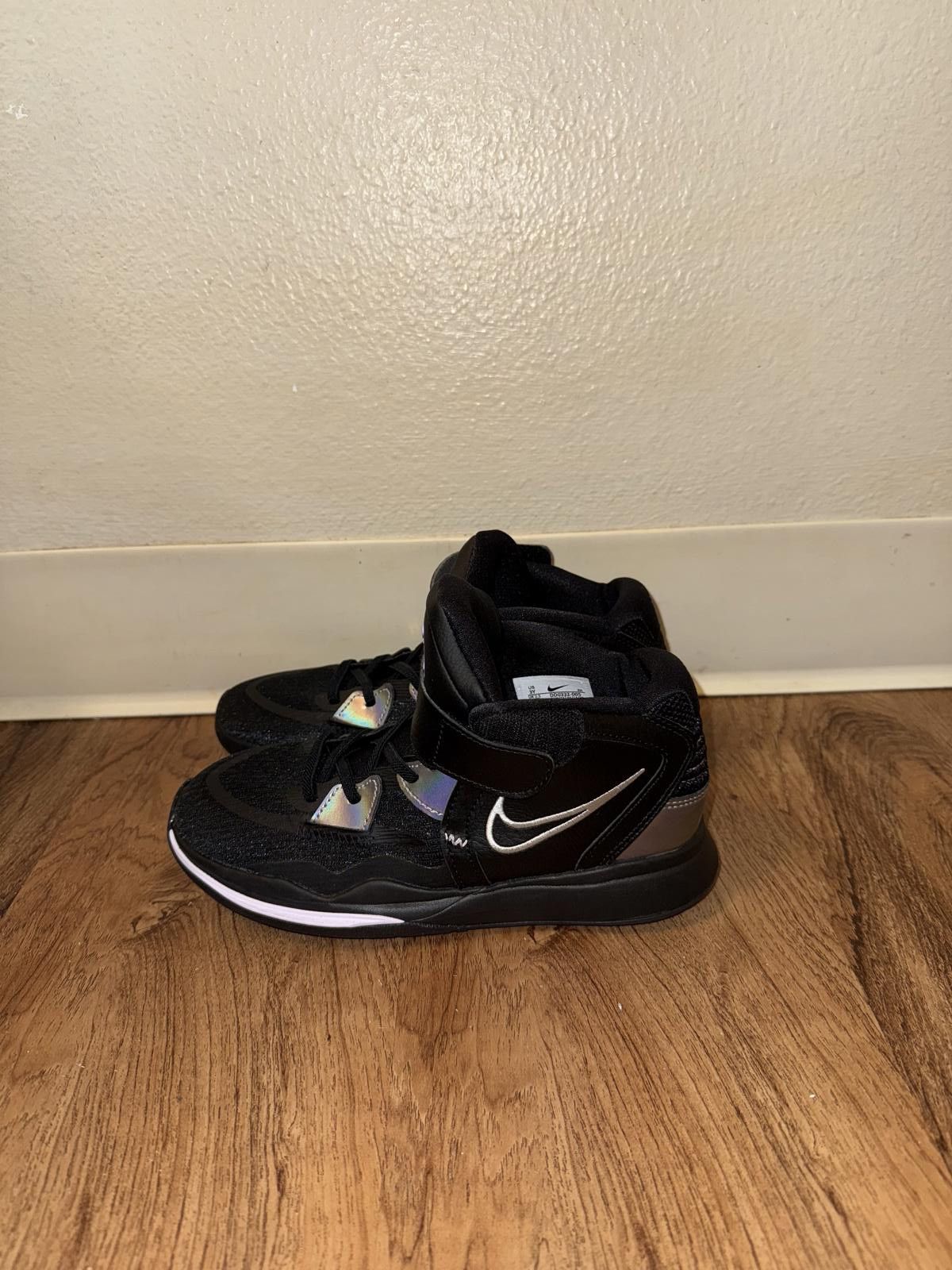 Nike Nike Kyrie Infinity Black Metallic Silver (PS) Size US 5 / EU 37 - 5 Thumbnail