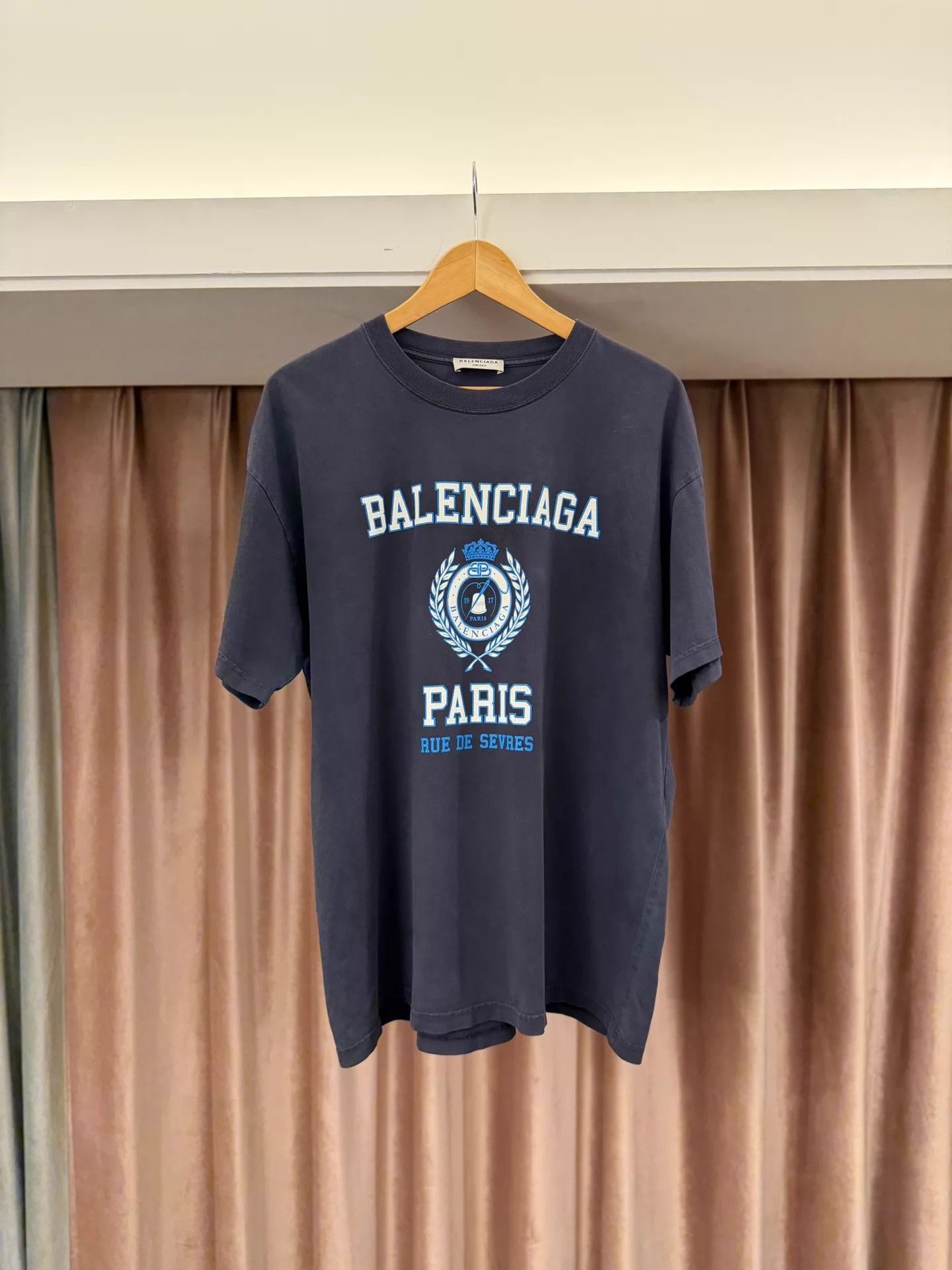 Balenciaga Balenciaga 22ss Deep Navy Vintage Royal Wheat Logo SS Tee L Size US L / EU 52-54 / 3 - 1 Thumbnail
