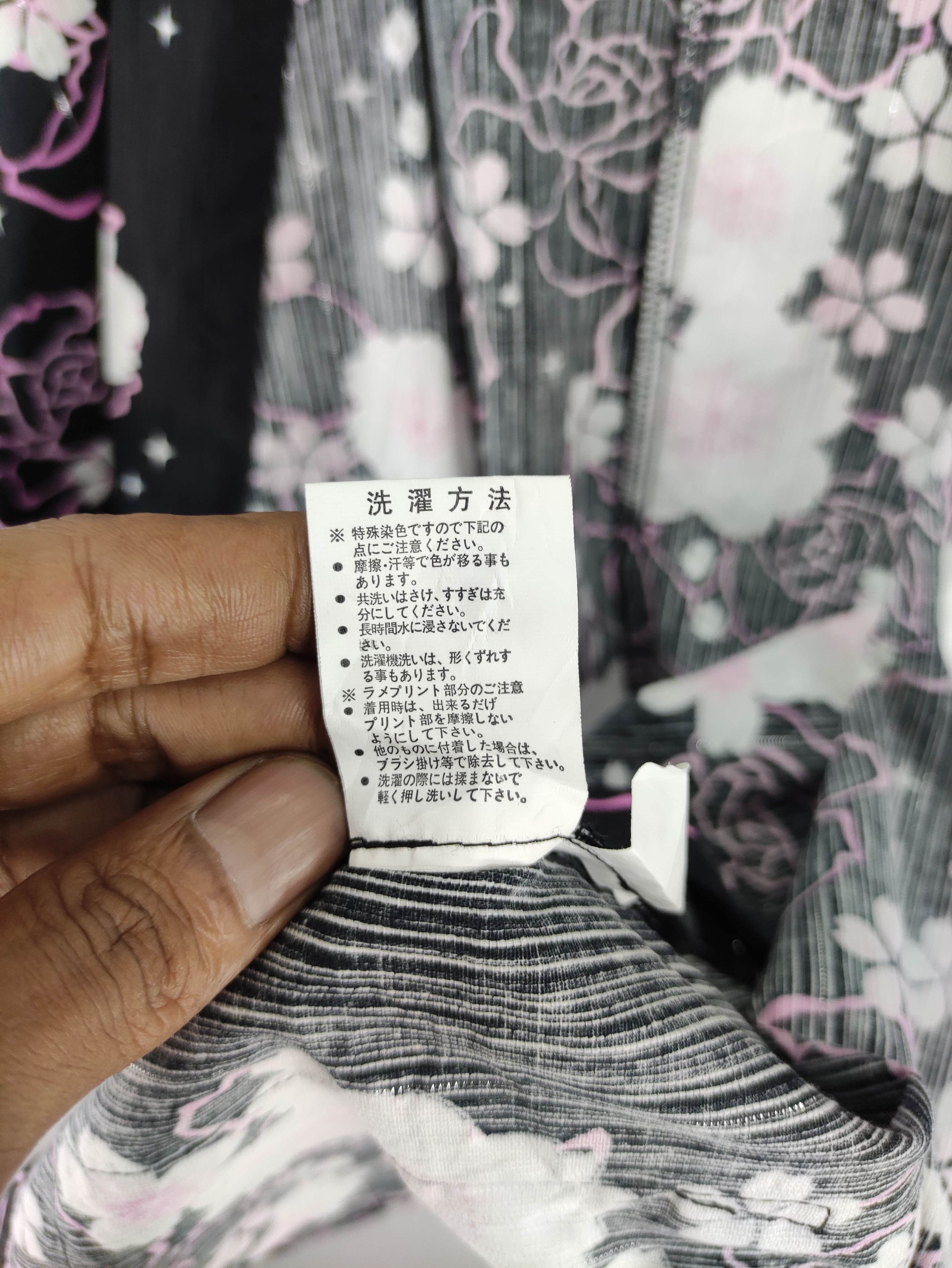 Japanese Brand Vintage Japanese Brand Kimono Cardigan Flower Pattern Size US M / EU 48-50 / 2 - 6 Thumbnail