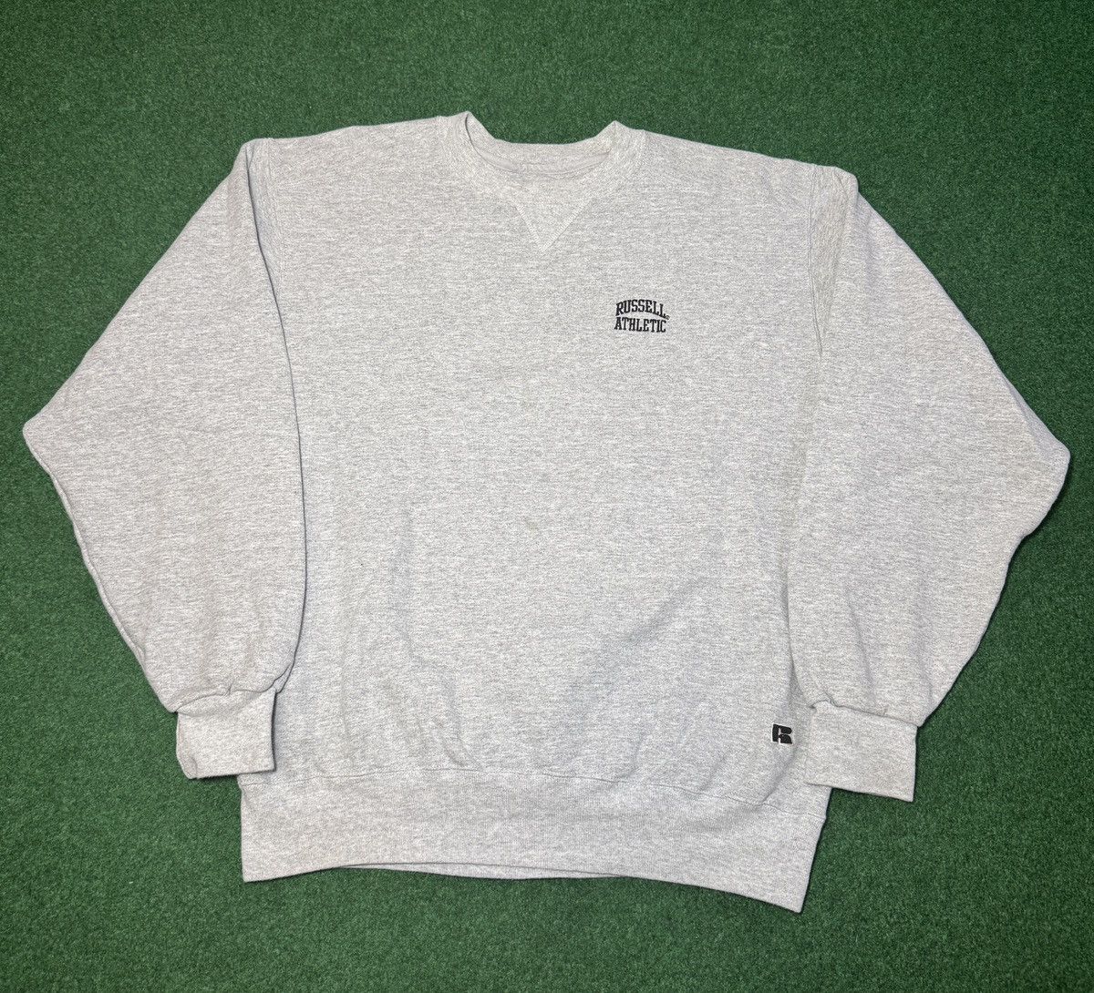 Russell Athletic Vintage 90s Russell Athletic Gray Minimalist Sweatshirt Size US L / EU 52-54 / 3 - 1 Thumbnail