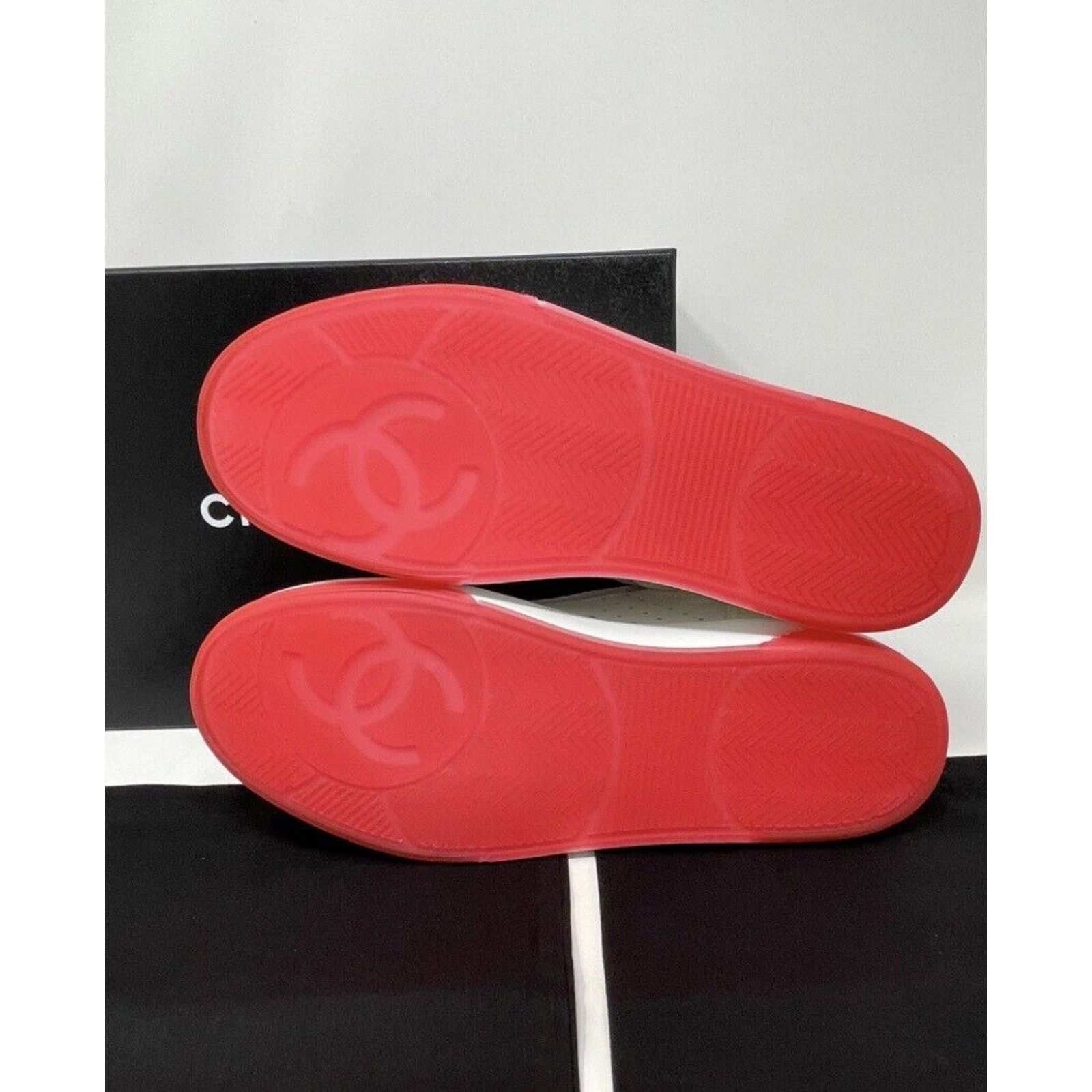Chanel Chanel Sneakers 22P White & Red NIB 38 Size US 7 / IT 37 - 7 Thumbnail