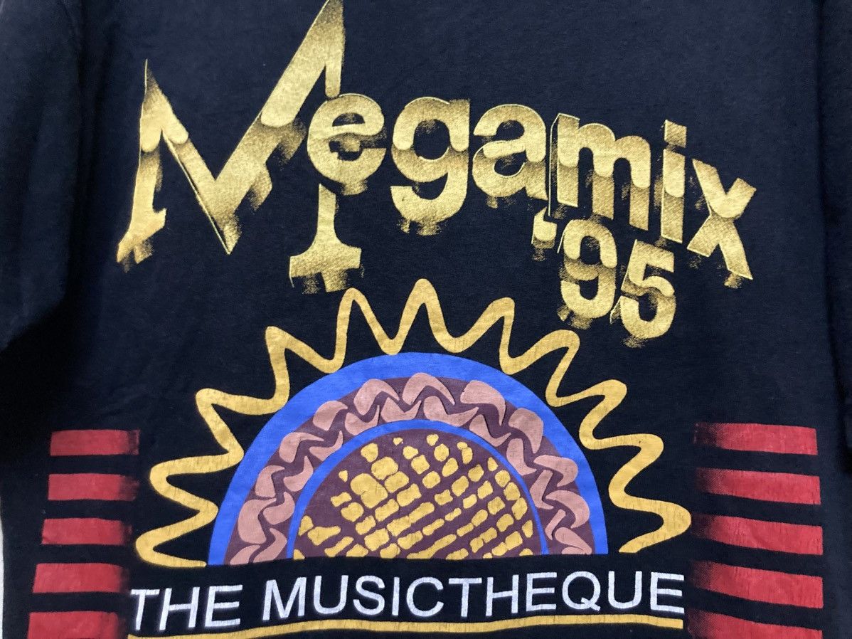 Band Tees × Vintage Vintage 90s Bootleg Megamix 95 The Musictheque Tshirt Size US L / EU 52-54 / 3 - 5 Thumbnail