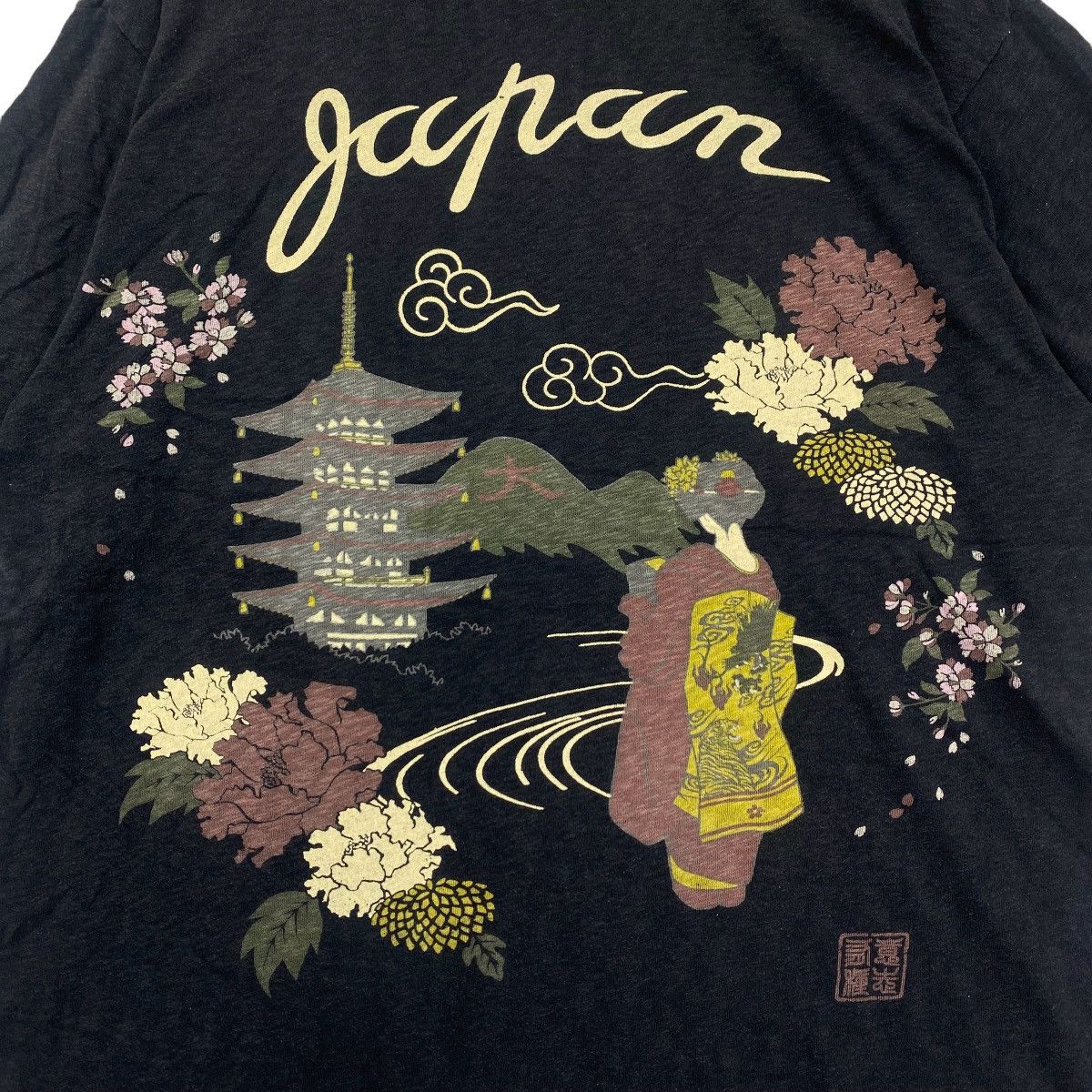 Vintage Vintage Sukajan Souvenir Japan Tee Shirt Big Logo Japanese Size US XXL / EU 58 / 5 - 6 Thumbnail