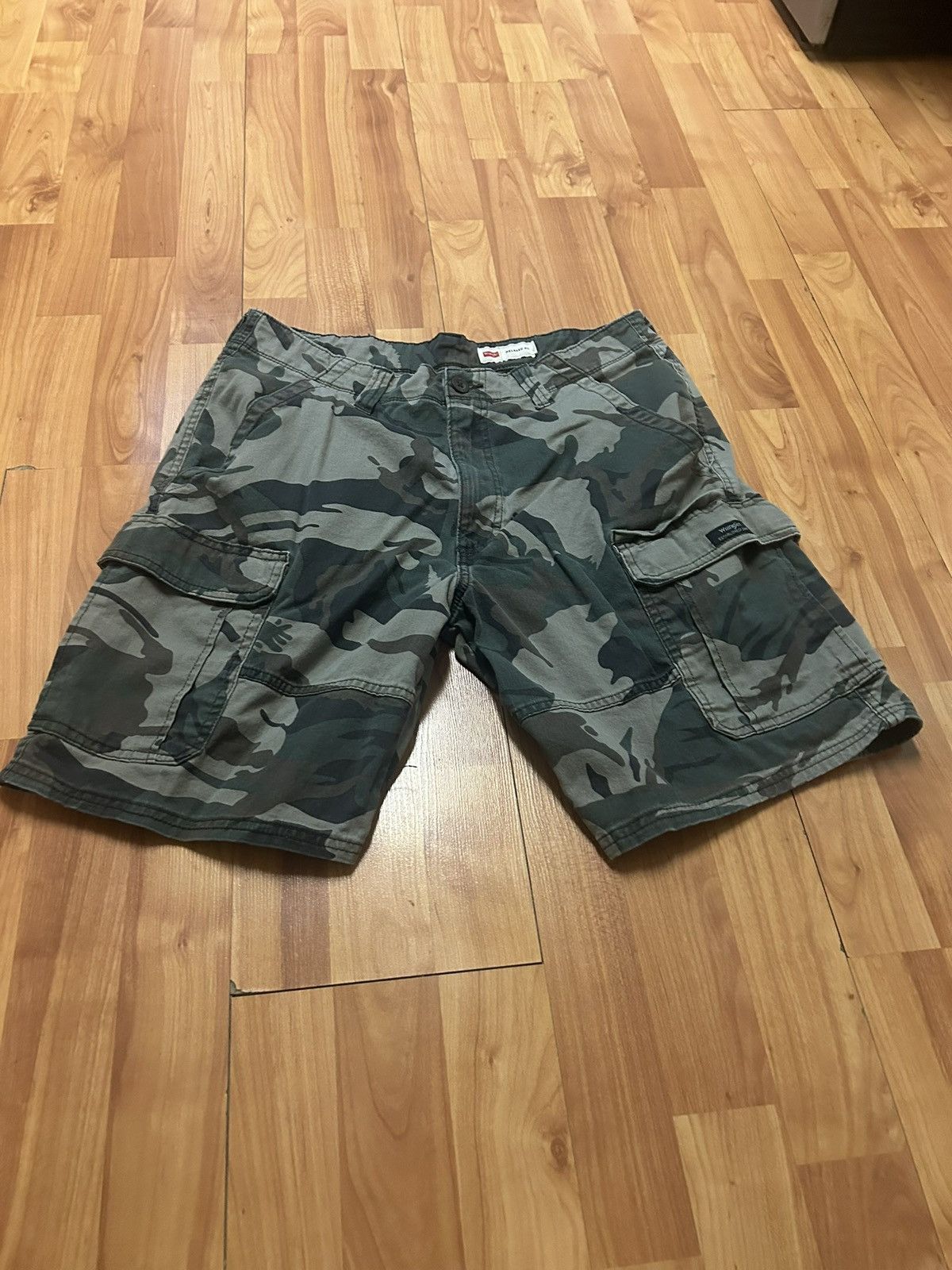 Wrangler Vintage Camo Wrangler Shorts Size US 34 / EU 50 - 1 Thumbnail