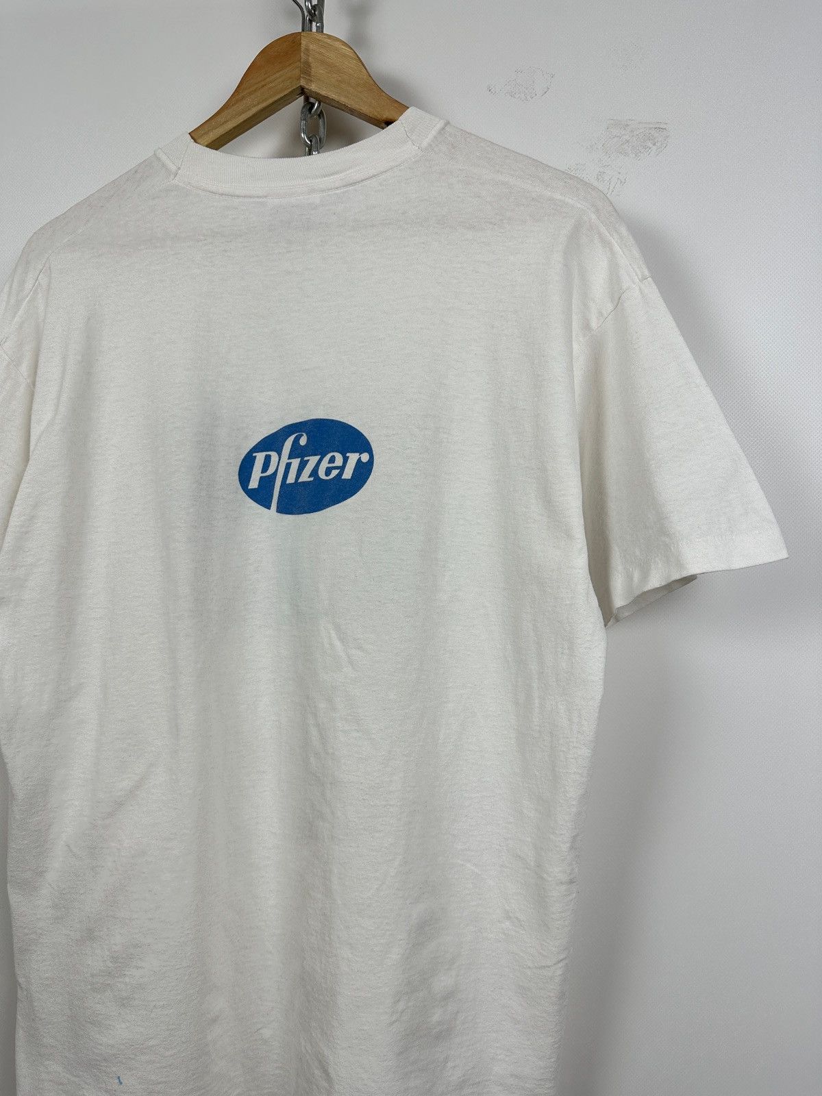 Vintage 1995 Vintage Pfizer OCD Single Stitch White T-Shirt Size US L / EU 52-54 / 3 - 10 Thumbnail