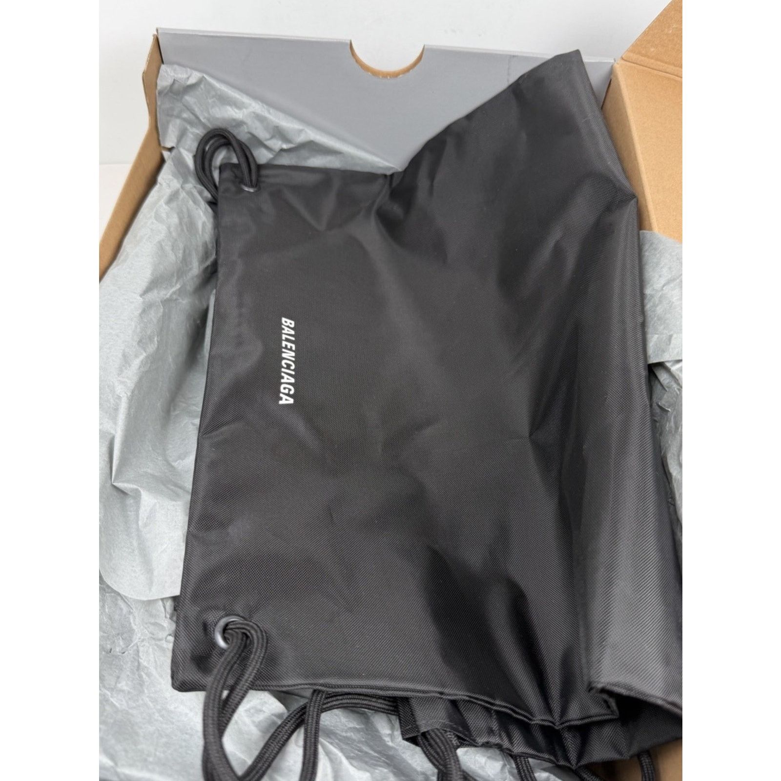 Balenciaga Size 44EU/11US - Balenciaga Runner Distressed Sneakers Size US 11 / EU 44 - 9 Thumbnail