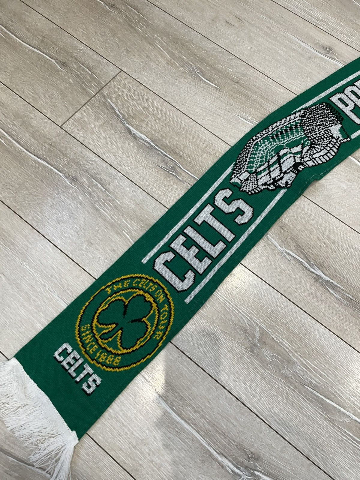 Vintage CELTIC SCARF THE CELTS PARADISE GREEN AND WHITE Size ONE SIZE - 3 Thumbnail