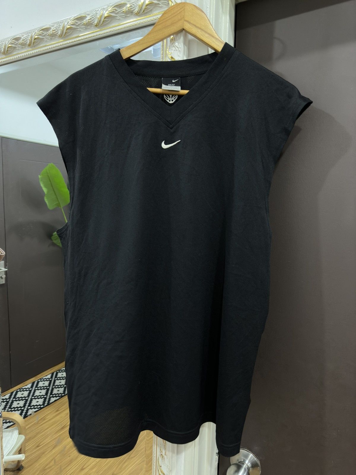 Nike Nike Swoosh Centre V Neck Sleeveless Jersey Size US XL / EU 56 / 4 - 2 Thumbnail