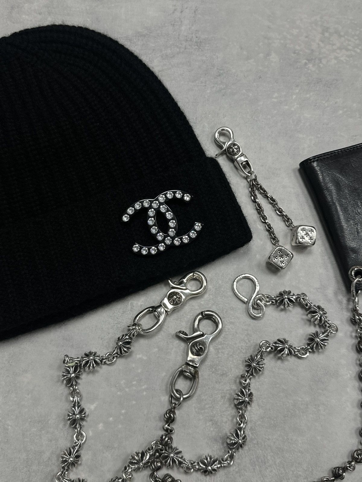 Chanel Chanel Removable Rhinestone CC Logo Cashmere Beanie Black Size ONE SIZE - 9 Thumbnail