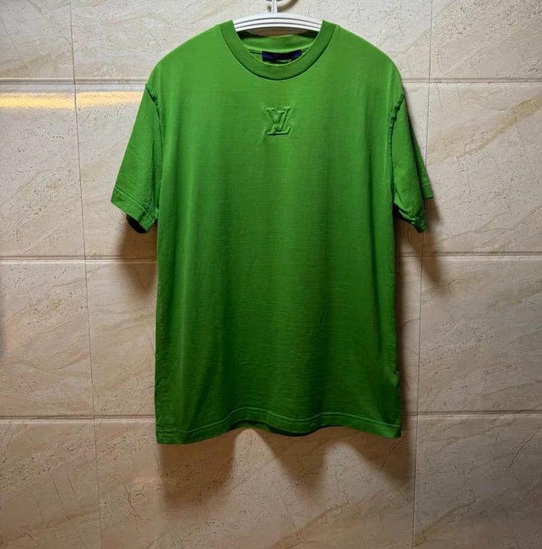 Louis Vuitton Louis Vuitton Hot style embossed round neck short sleeve 25 Size US S / EU 44-46 / 1 - 1 Thumbnail