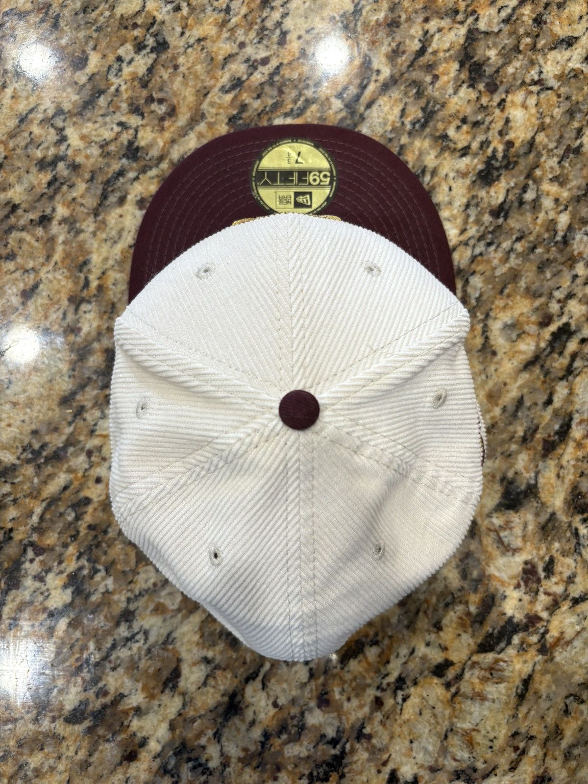 Lids Chicago Cubs corduroy hat 7 3/4 Size ONE SIZE - 9 Thumbnail