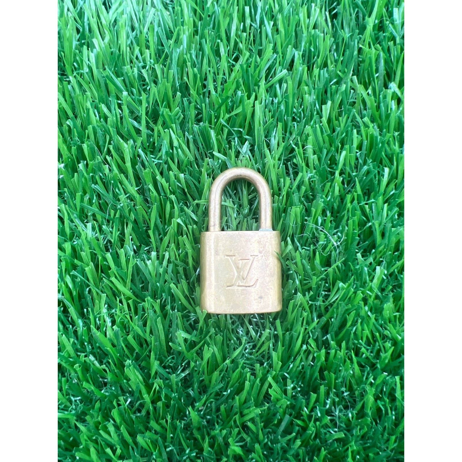 Louis Vuitton Louis Vuitton Padlock Lock Gold Tone Authentic Luggage Lock Size ONE SIZE - 1 Thumbnail