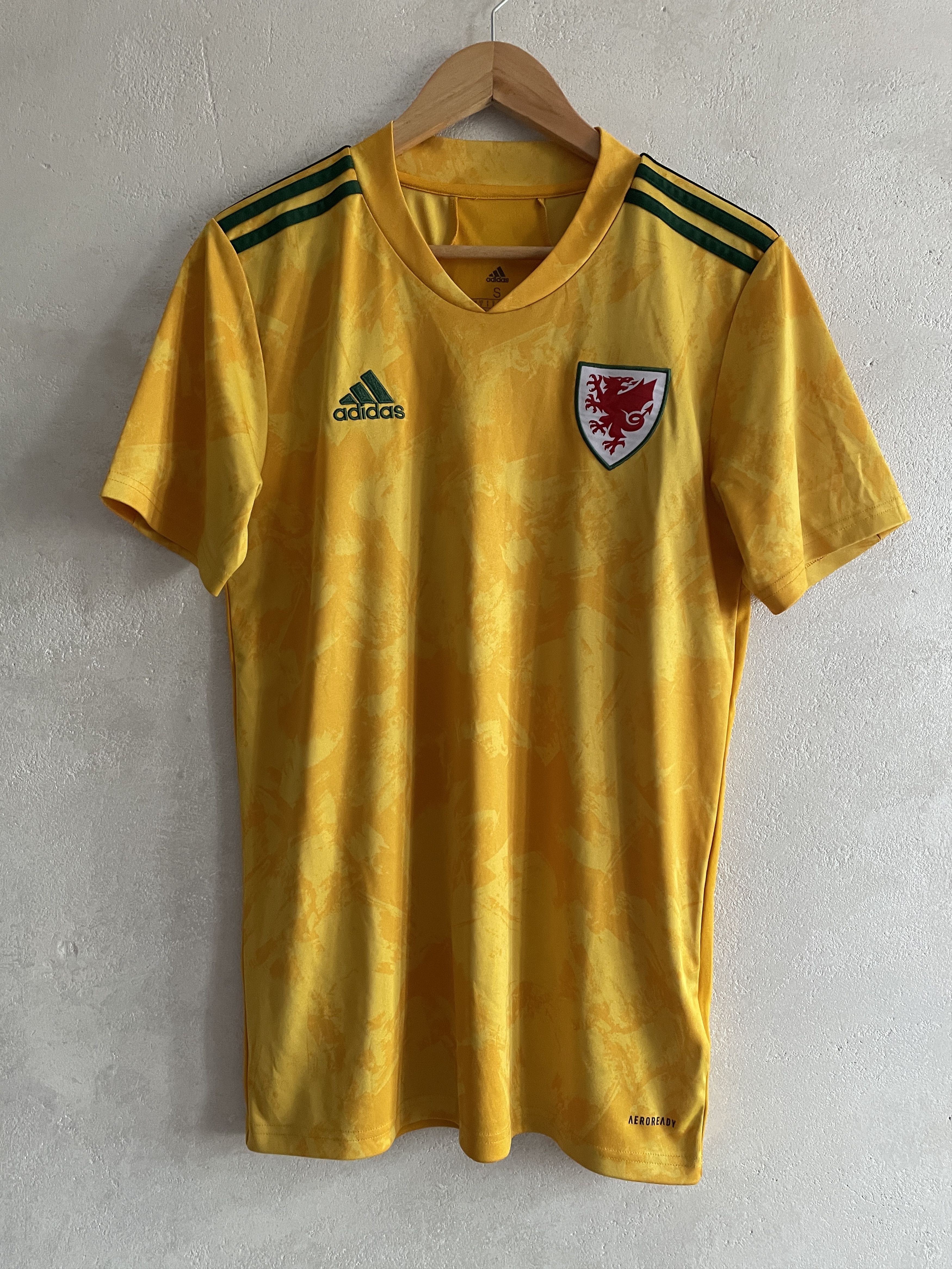Adidas Wales Team Away Kit 2020 2021 Shirt Soccer Jersey Size US S / EU 44-46 / 1 - 1 Thumbnail