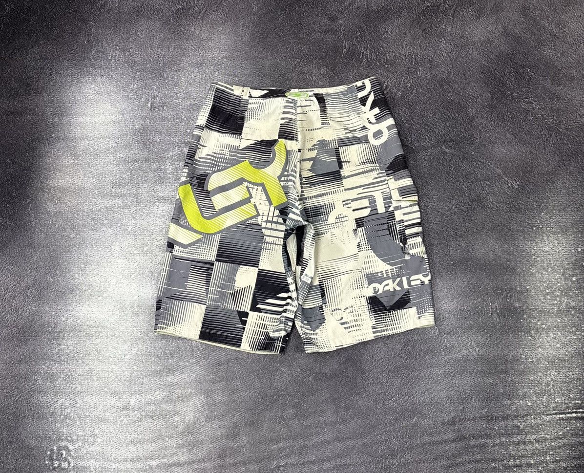 Oakley Vintage Oakley Y2K Big Logo Board Surf Hype Shorts Size US 32 / EU 48 - 2 Thumbnail
