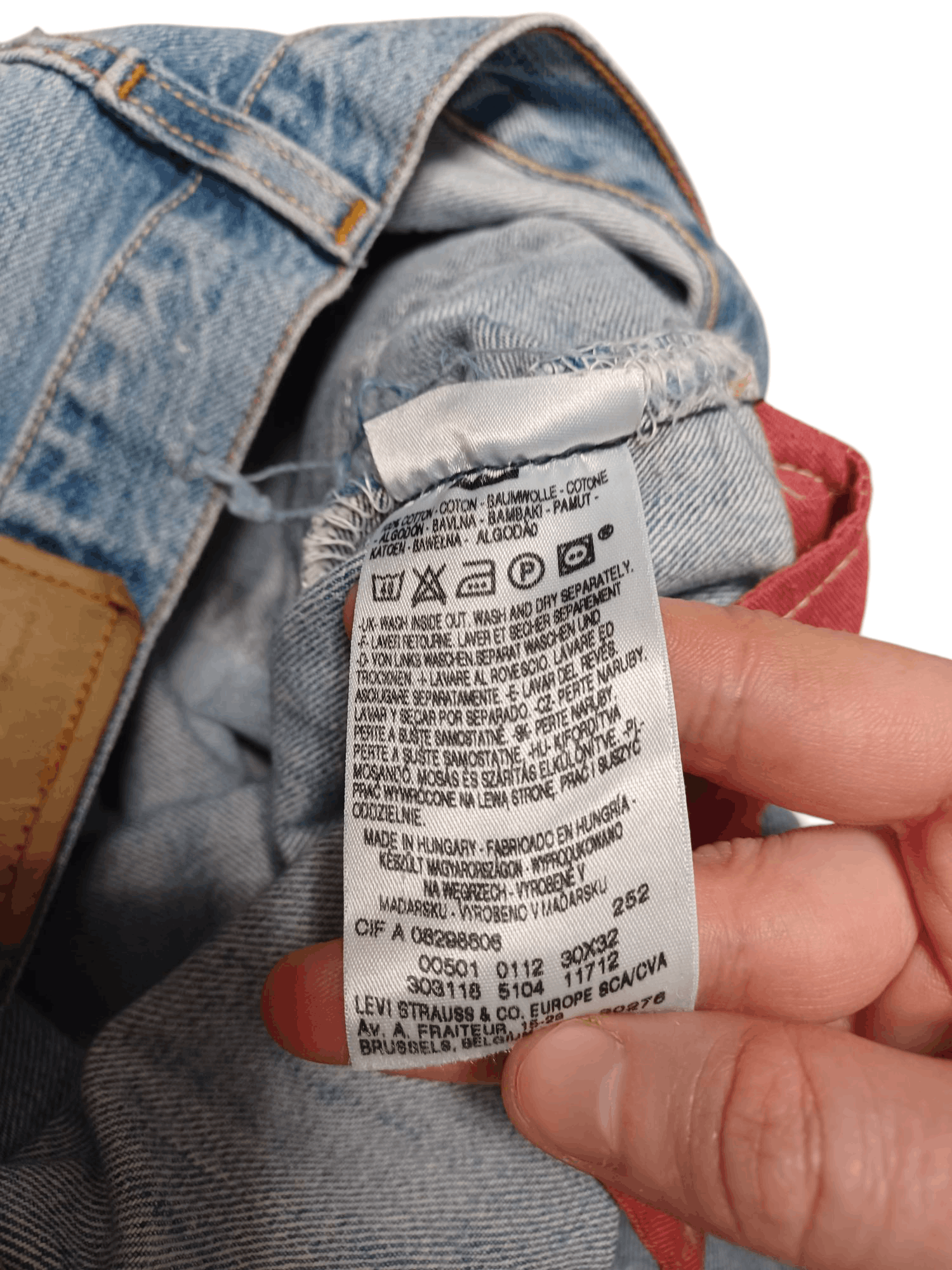 Levi's Vintage Clothing LEVIS DISTRESSED VINTAGE MADE IN HUNGARY W30 L32 JEANS DENIM Size US 30 / EU 46 - 7 Thumbnail