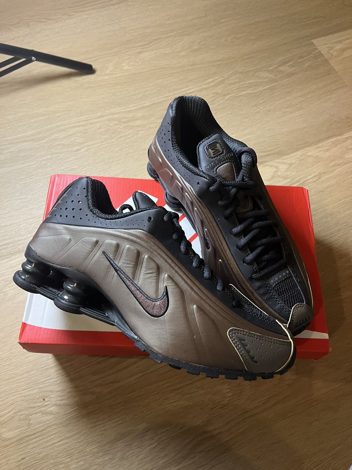 Nike nike shox r4 brown and black Size US 9 / IT 39 - 3 Thumbnail