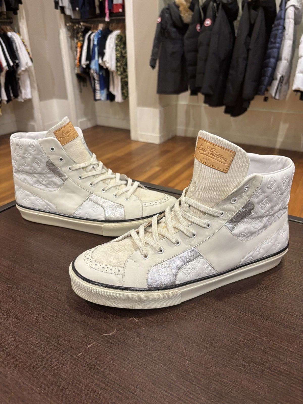 Louis Vuitton Louis Vuitton White Leather Trainers Size US 11 / EU 44 - 1 Thumbnail
