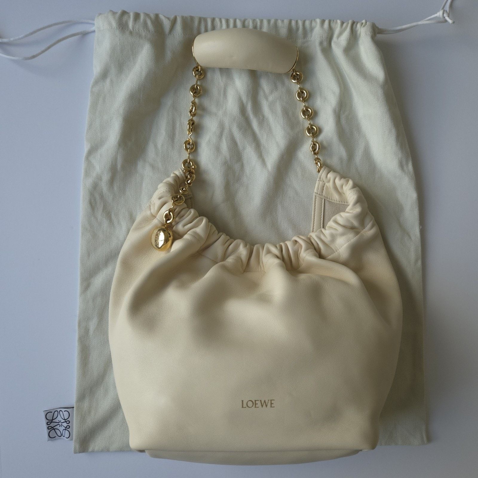 Loewe Loewe Cream Lambskin Leather Small Squeeze Bag Size ONE SIZE - 2 Thumbnail