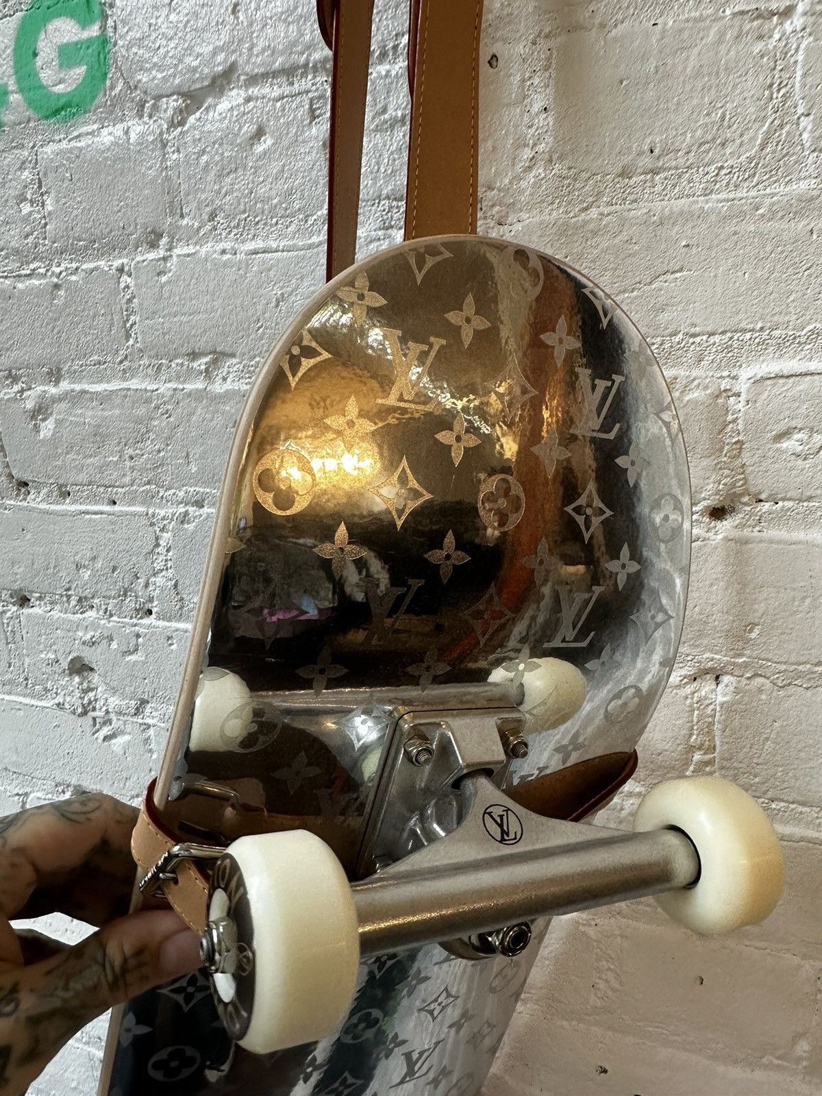 Louis Vuitton × Virgil Abloh LOUIS VUITTON LV VIRGIL SKATEBOARD BAG STRAP RUNWAY Size ONE SIZE - 16 Thumbnail