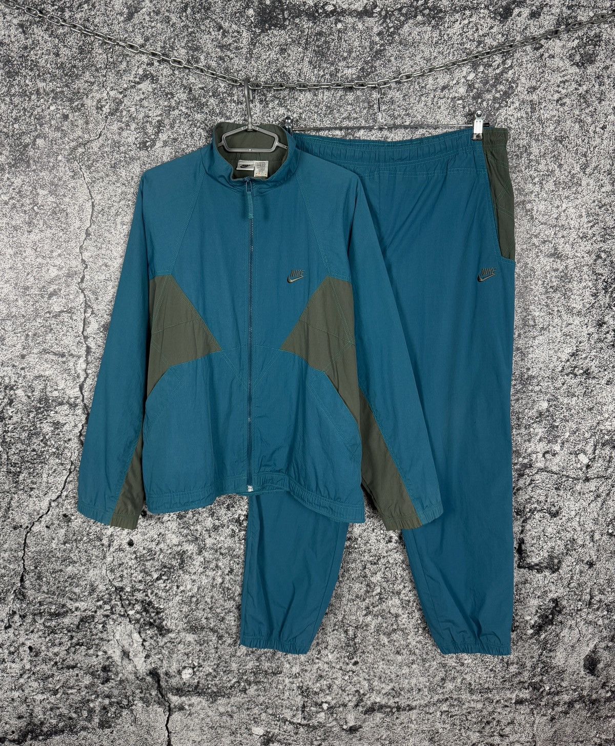 Nike Nike Air Vintage TrackSuit Sports Jacket And Pants Size L Size US L / EU 52-54 / 3 - 1 Thumbnail