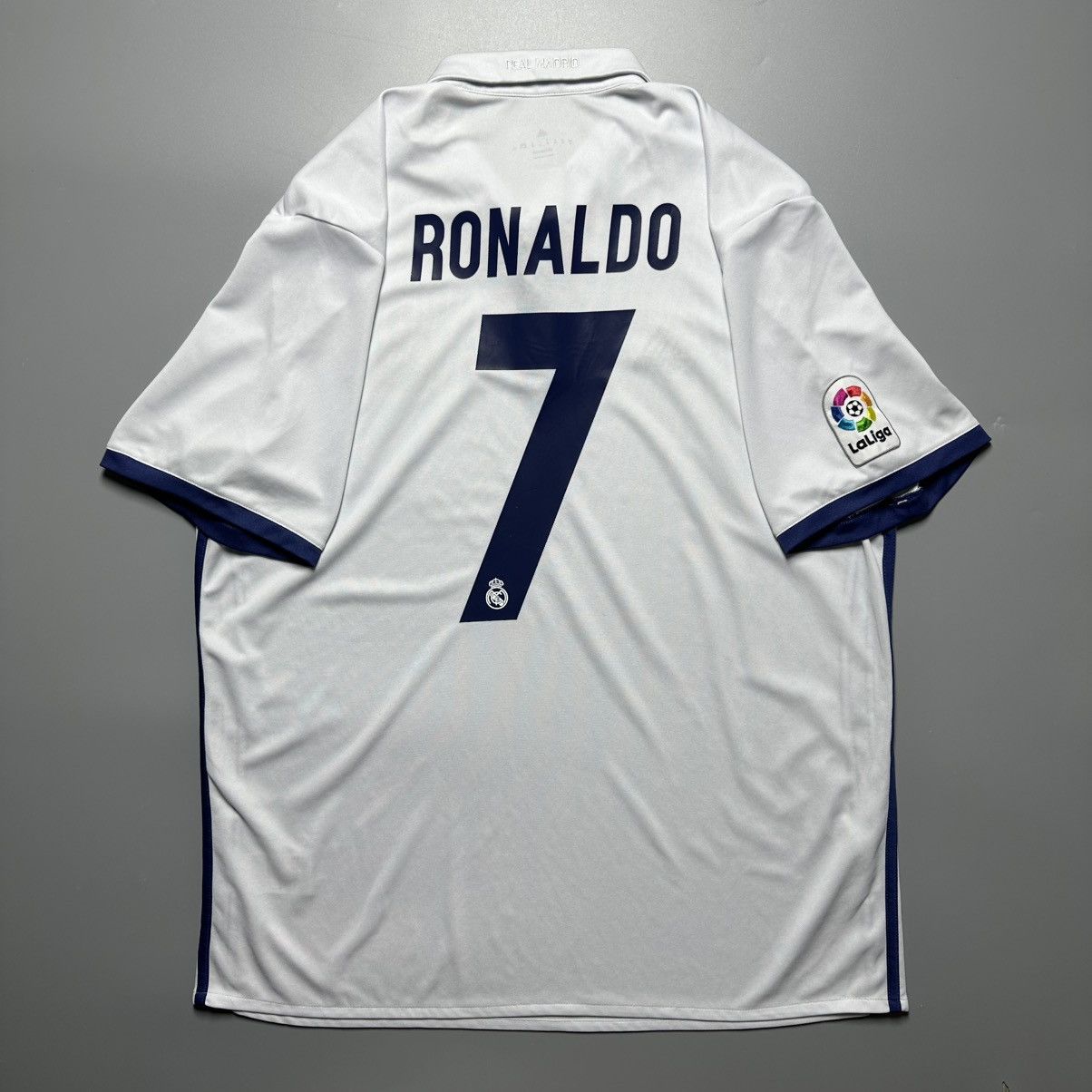 Vintage REAL MADRID ADIDAS 2016/2017 FOOTBALL HOME JERSEY #7 RONALDO Size US XL / EU 56 / 4 - 1 Thumbnail