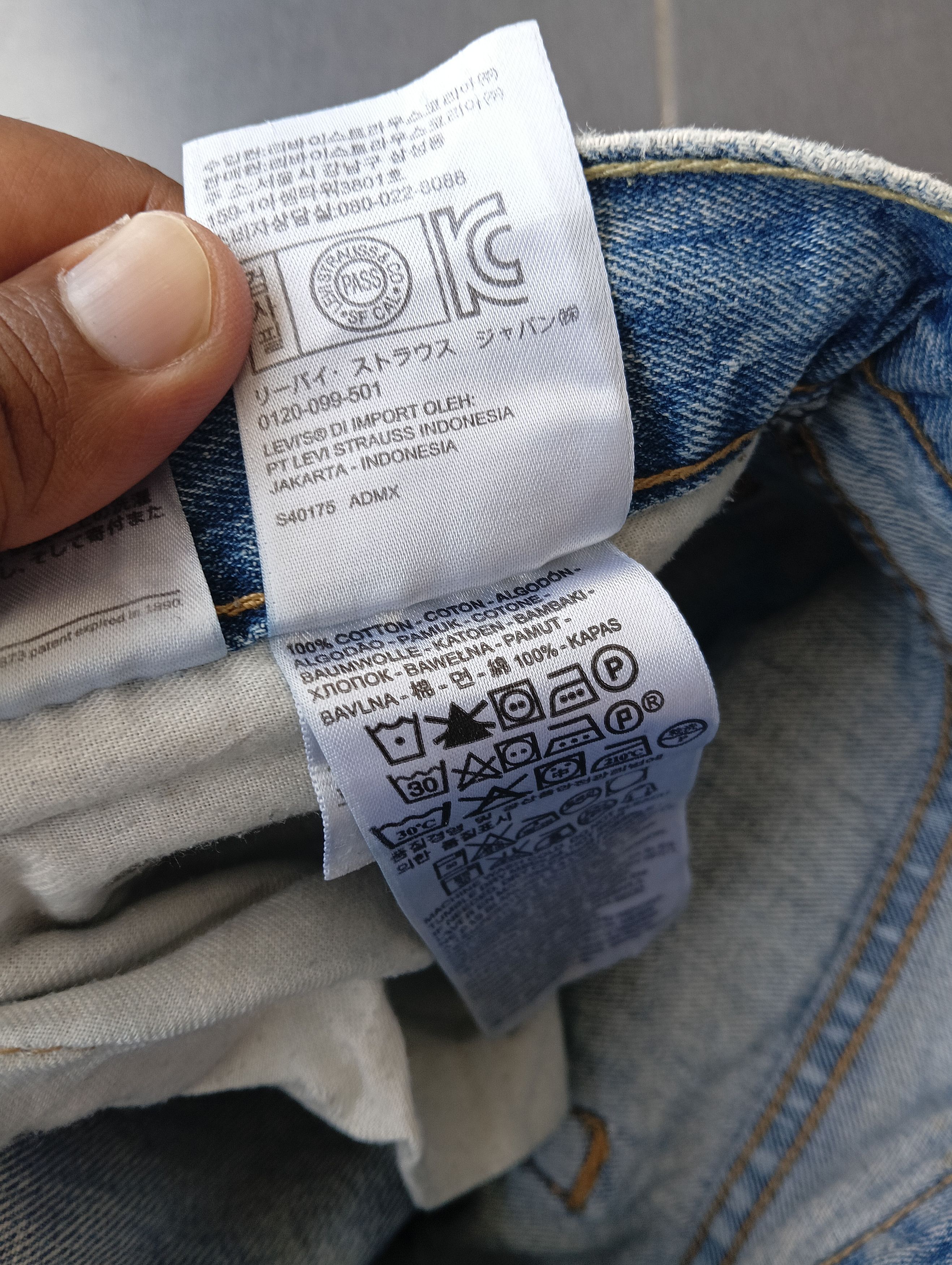 Levi's vintage levis jeans distressed size 35 Size US 35 - 8 Thumbnail