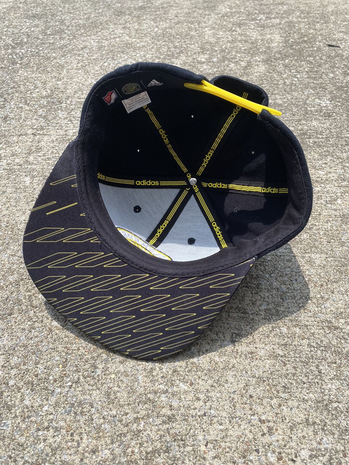 Adidas Adidas Columbus Crew Flat Top Hat Size ONE SIZE - 4 Thumbnail