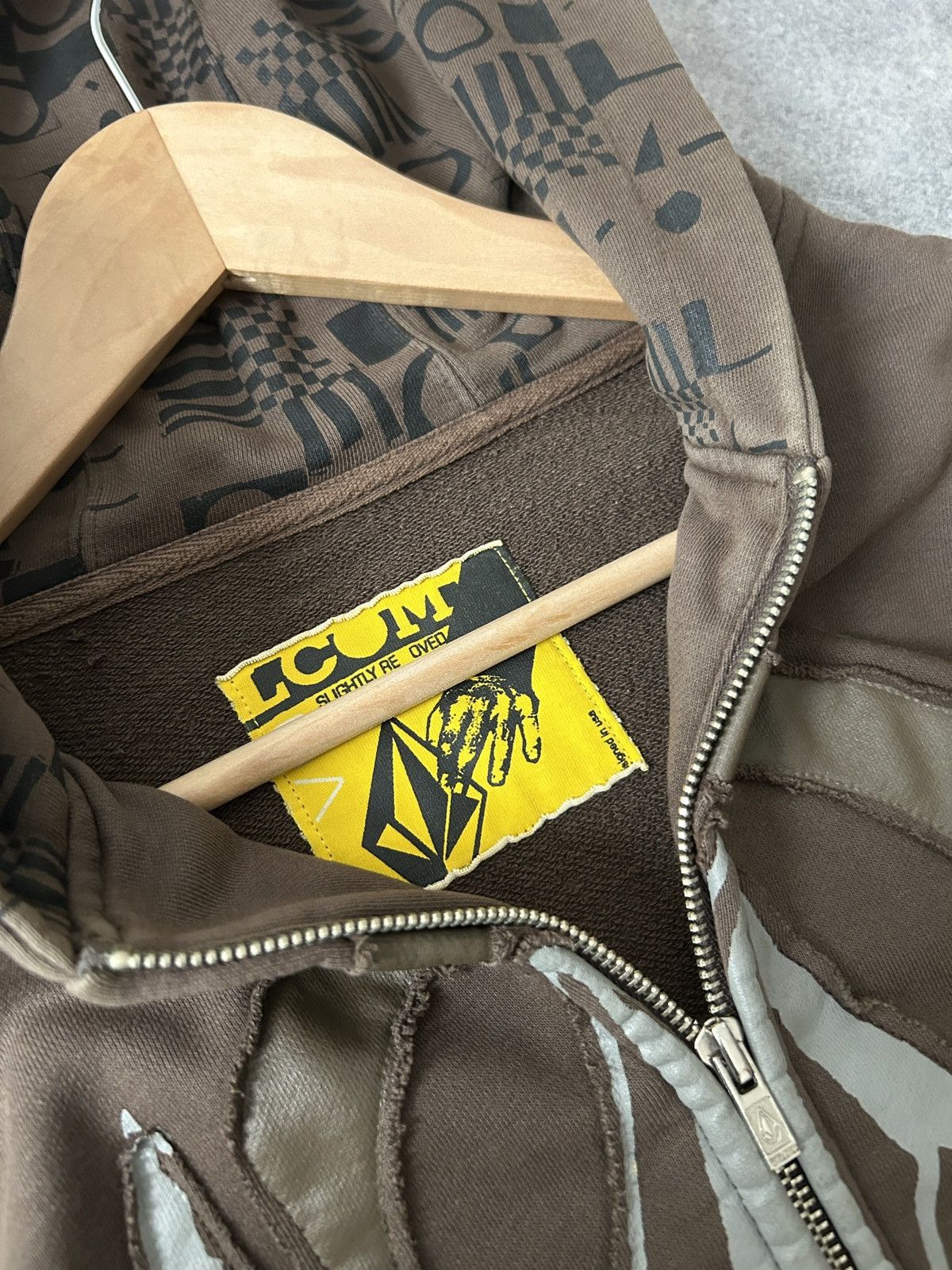 Volcom Vintage Volcom Brown Distressed zip-hoodies y2k style Size US L / EU 52-54 / 3 - 5 Thumbnail